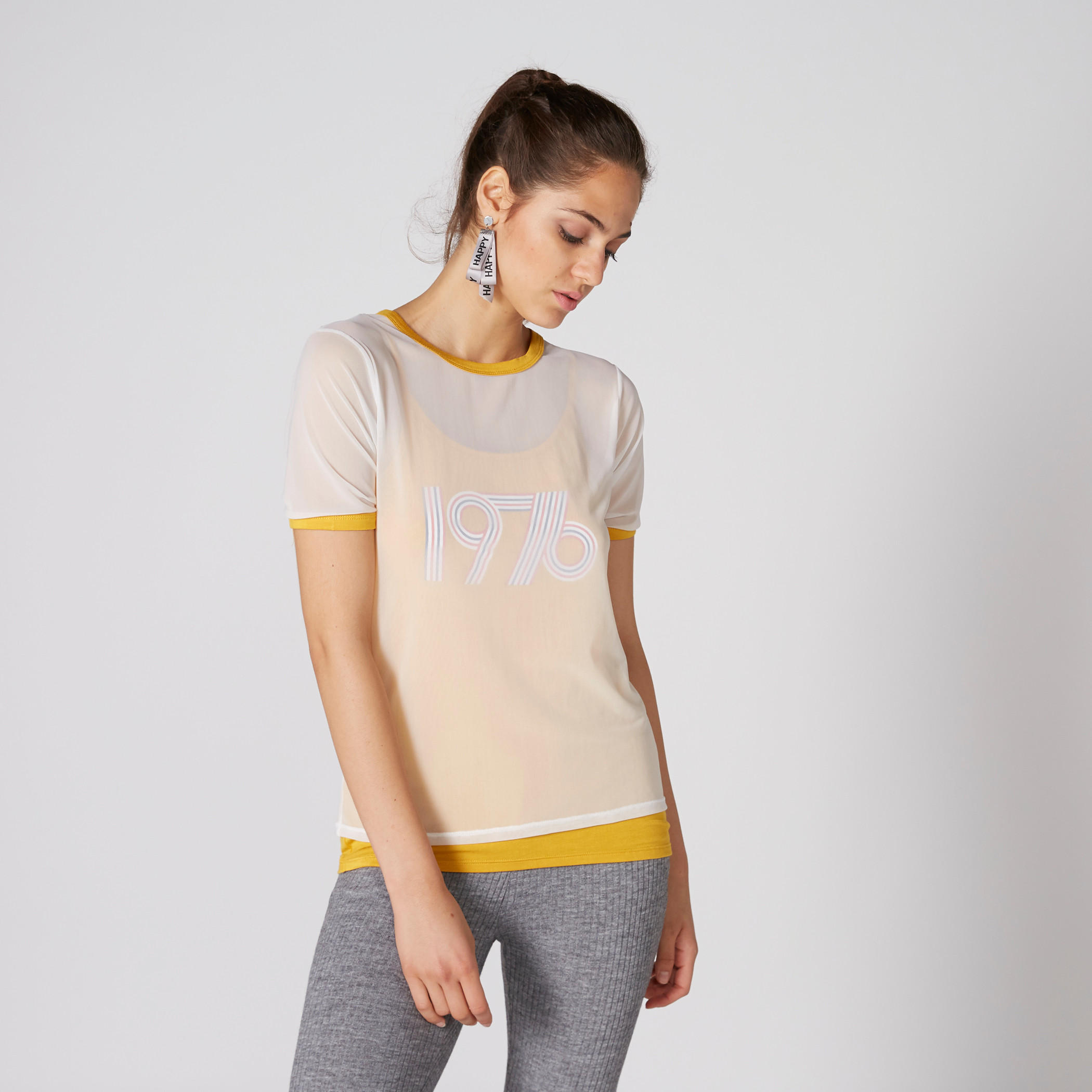 تيشيرت طبقات بياقة مستديرة وأكمام قصيرة وطبعات-women-clothing-tshirts-image-1