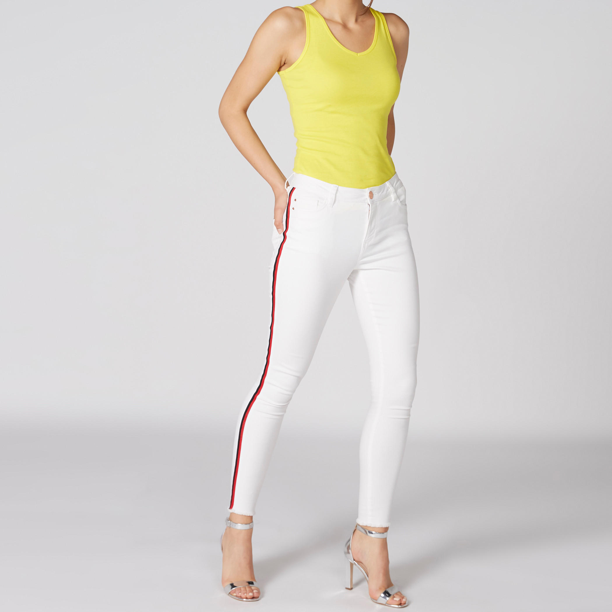 بنطال جينز طويل بقصّة ضيقة-women-clothing-bottoms-jeans-image-4