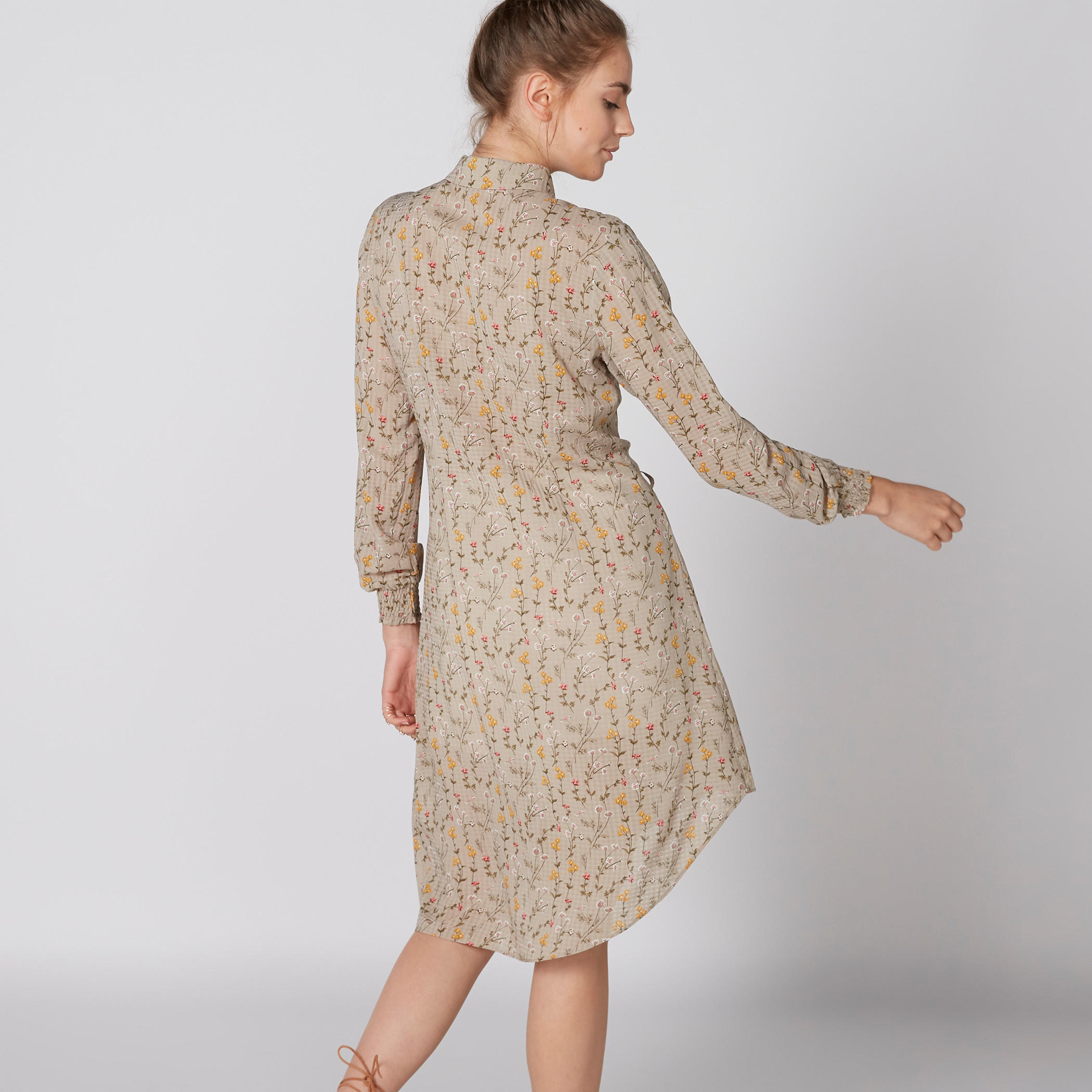 فستان قميص بأكمام طويلة وحوّاف غير مستويّة وطبعات-women-clothing-dresses-image-2