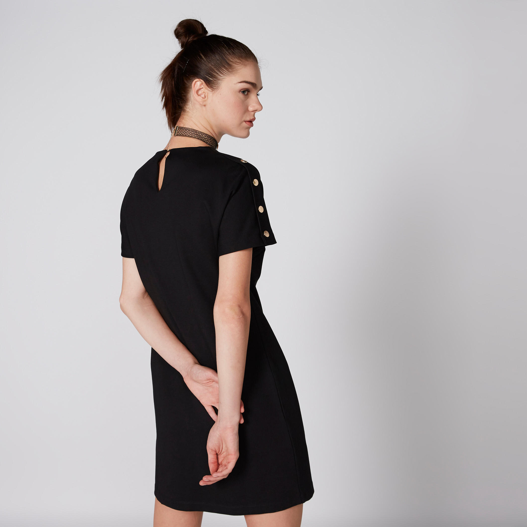 فستان قصير مرصع بياقة مستديرة وأكمام قصيرة-women-clothing-dresses-image-2