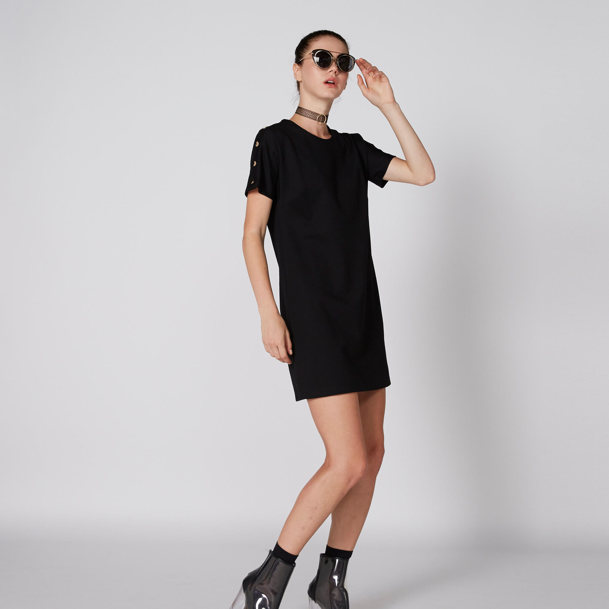 فستان قصير مرصع بياقة مستديرة وأكمام قصيرة-women-clothing-dresses-image-4