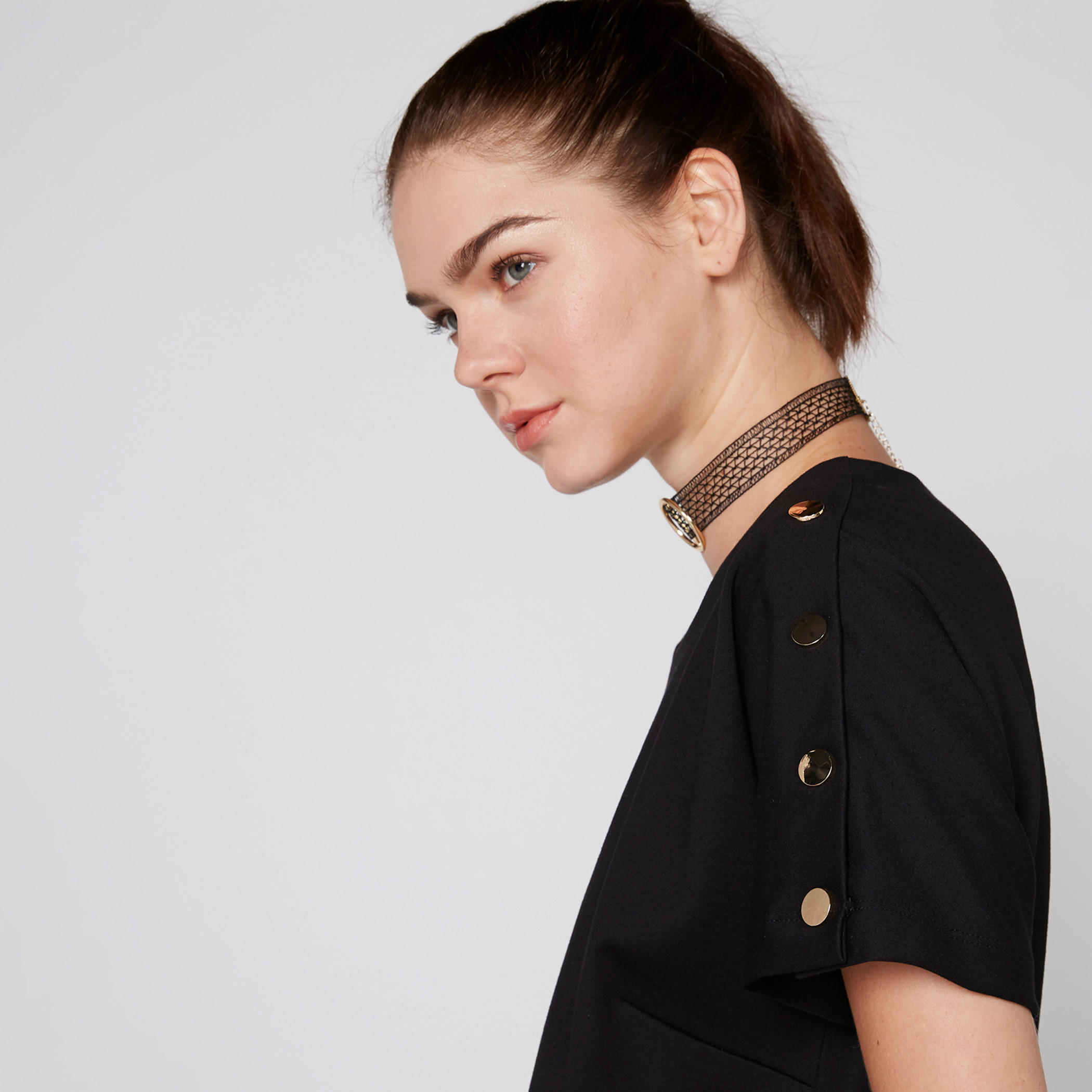 فستان قصير مرصع بياقة مستديرة وأكمام قصيرة-women-clothing-dresses-image-5