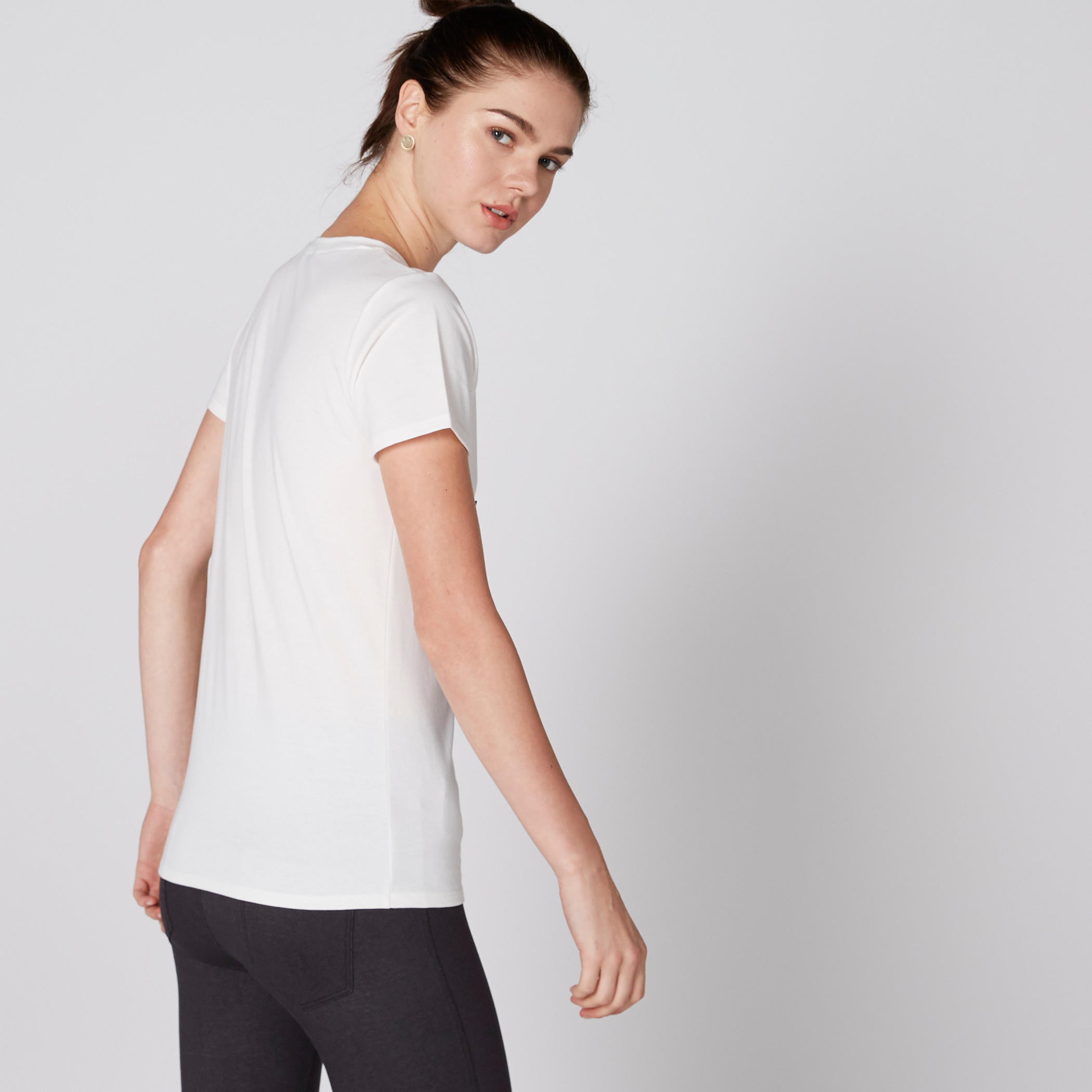 تيشيرت مزين بياقة مستديرة وأكمام قصيرة-women-clothing-tshirts-image-2
