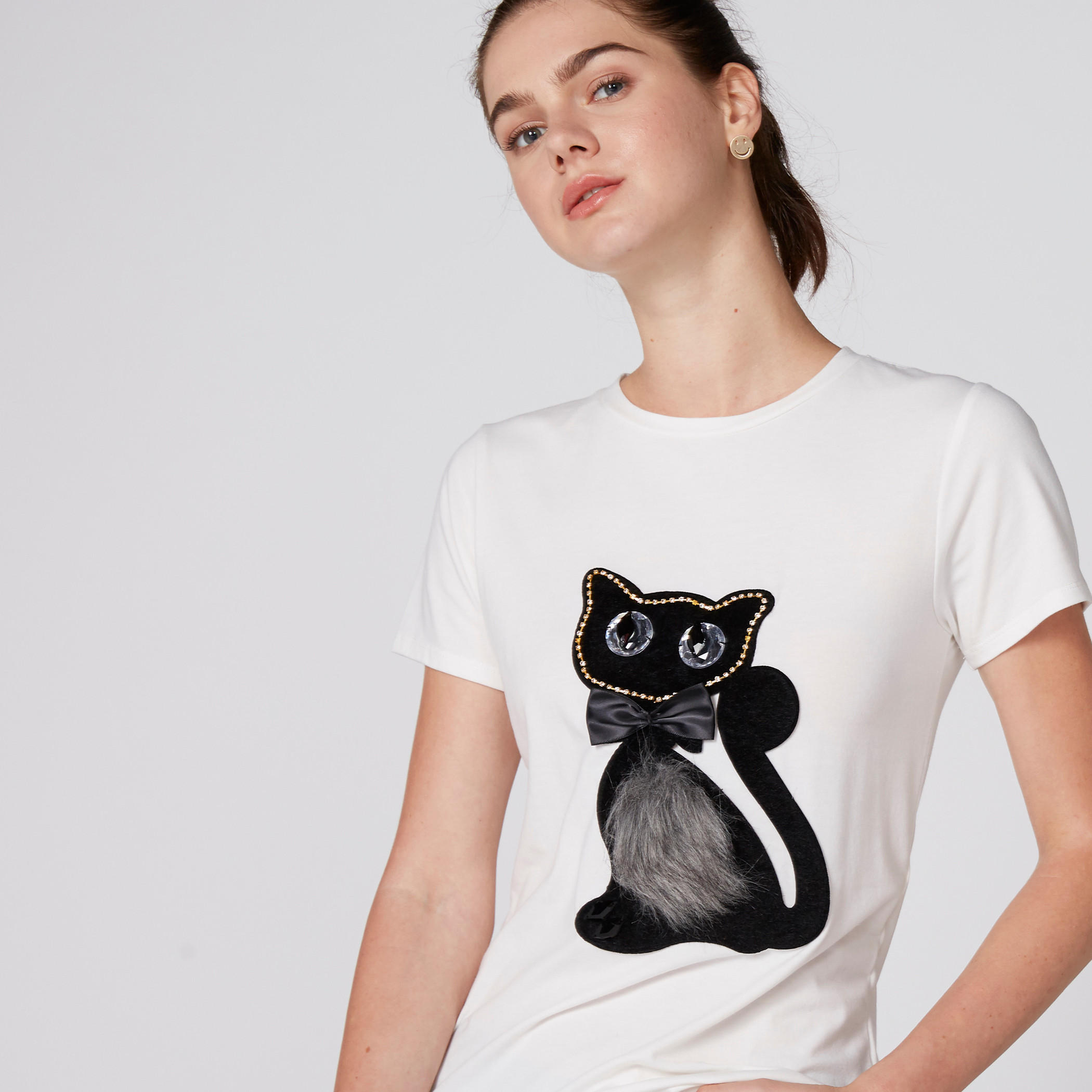 تيشيرت مزين بياقة مستديرة وأكمام قصيرة-women-clothing-tshirts-image-3