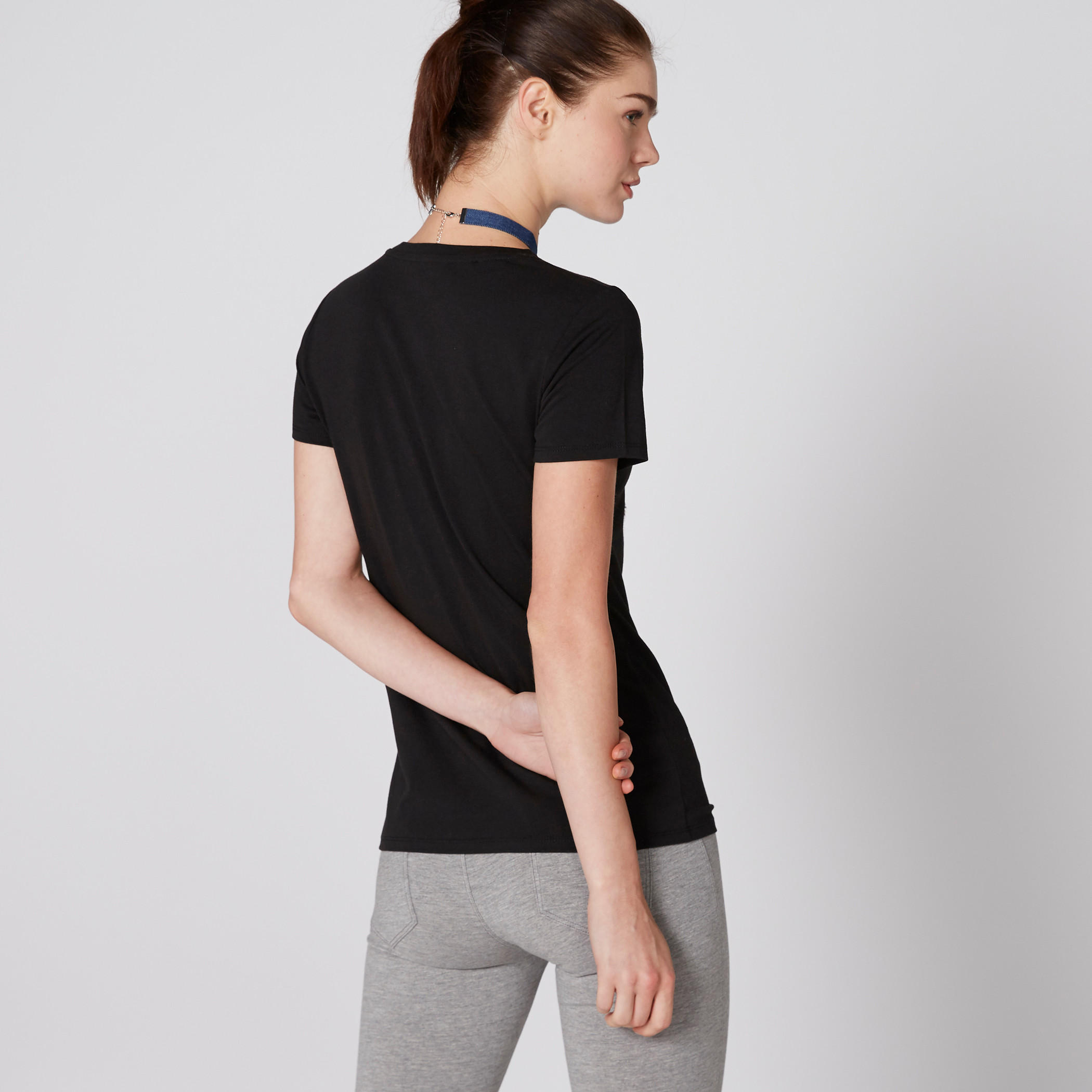 تيشيرت بياقة مستديرة وأكمام قصيرة وتفاصيل مزخرفة-women-clothing-tshirts-image-2