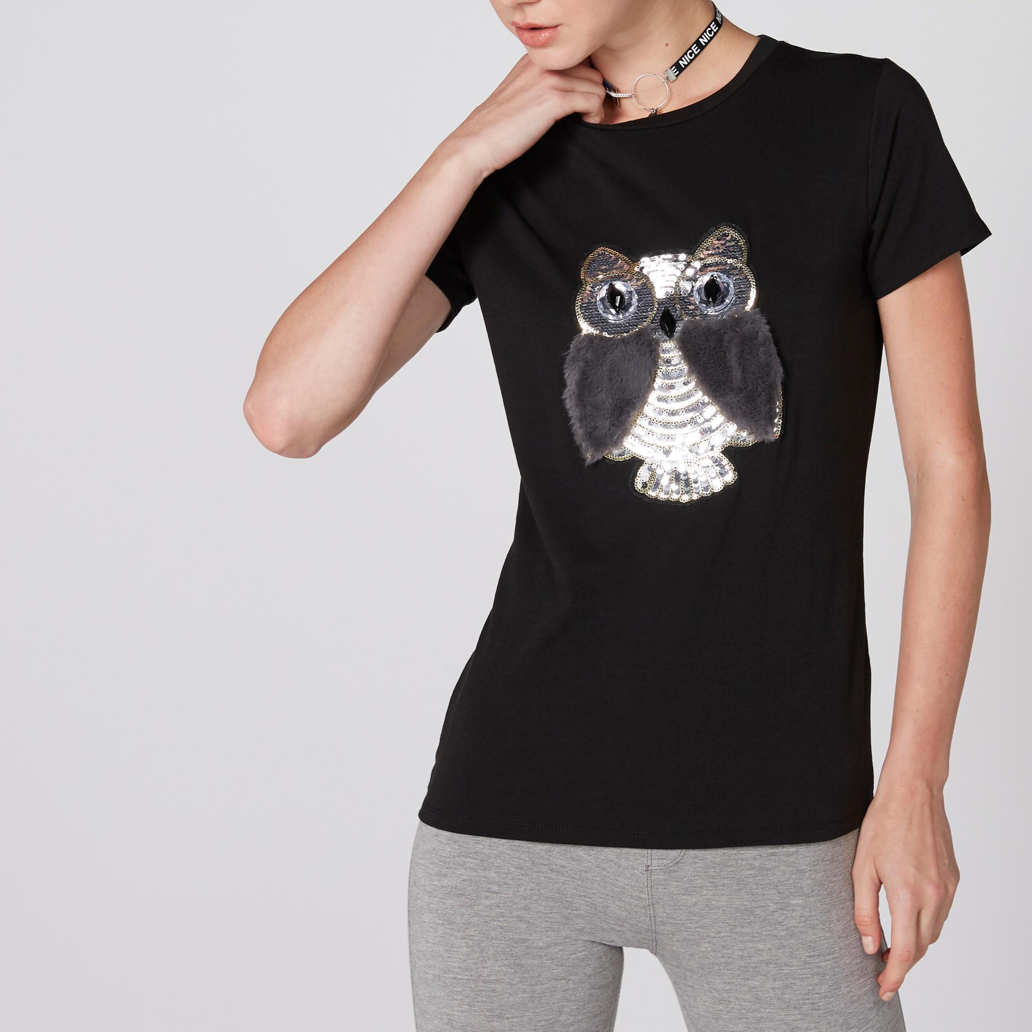 تيشيرت بياقة مستديرة وأكمام قصيرة وتفاصيل مزخرفة-women-clothing-tshirts-image-3