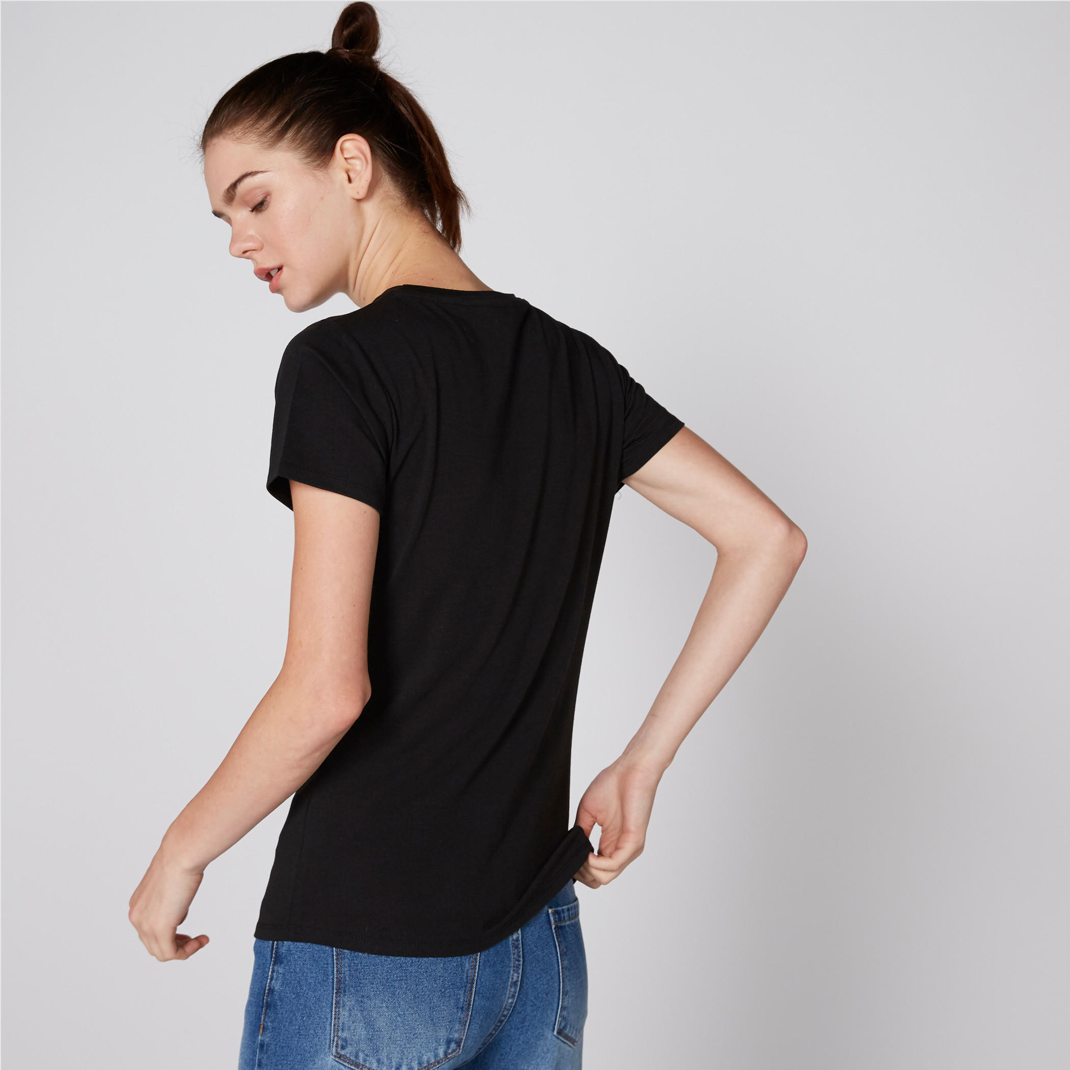 تيشيرت بياقة مستديرة وأكمام قصيرة وطبعات-women-clothing-tshirts-image-2