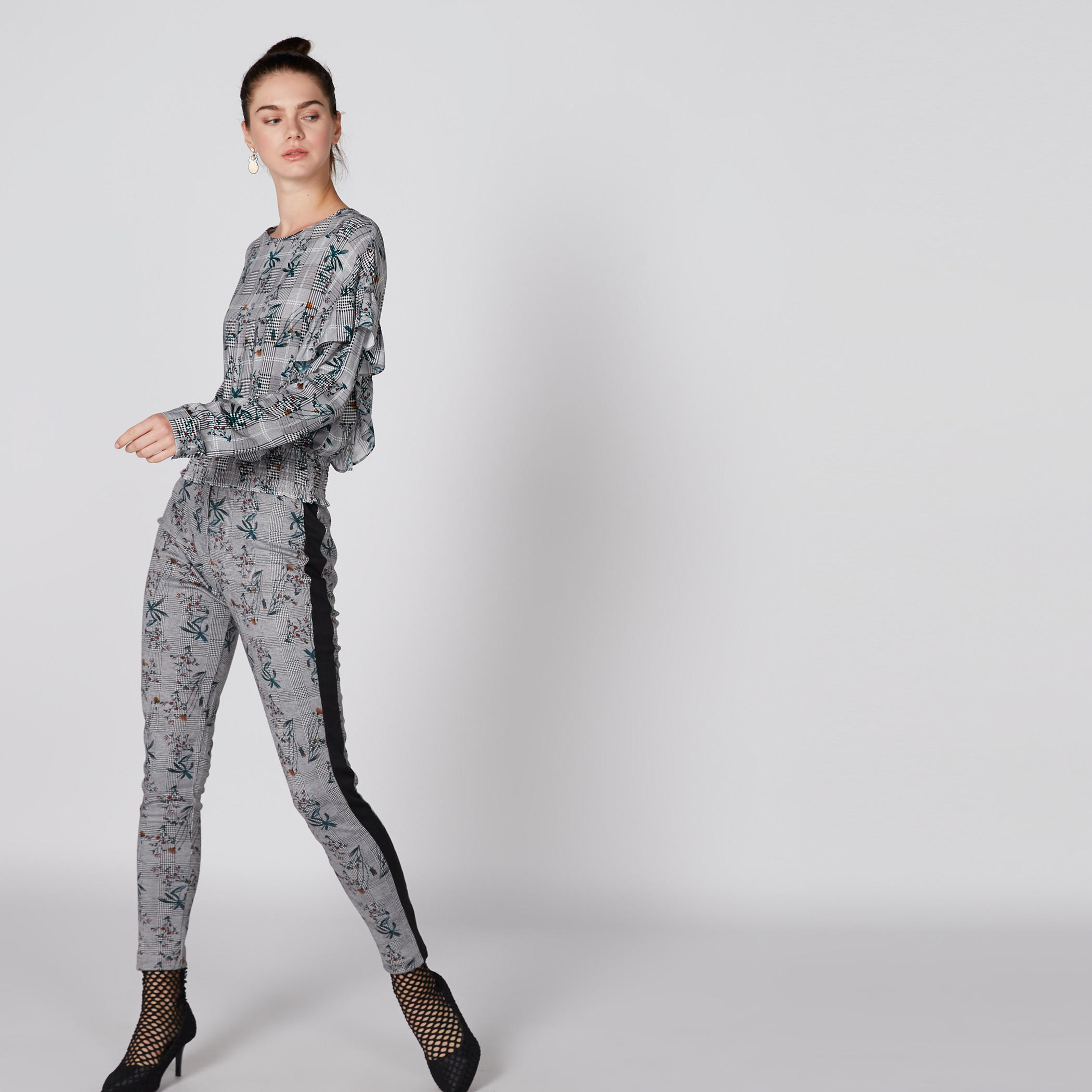 بنطال طويل بزر إغلاق وطبعات-women-clothing-bottoms-trousers-image-1