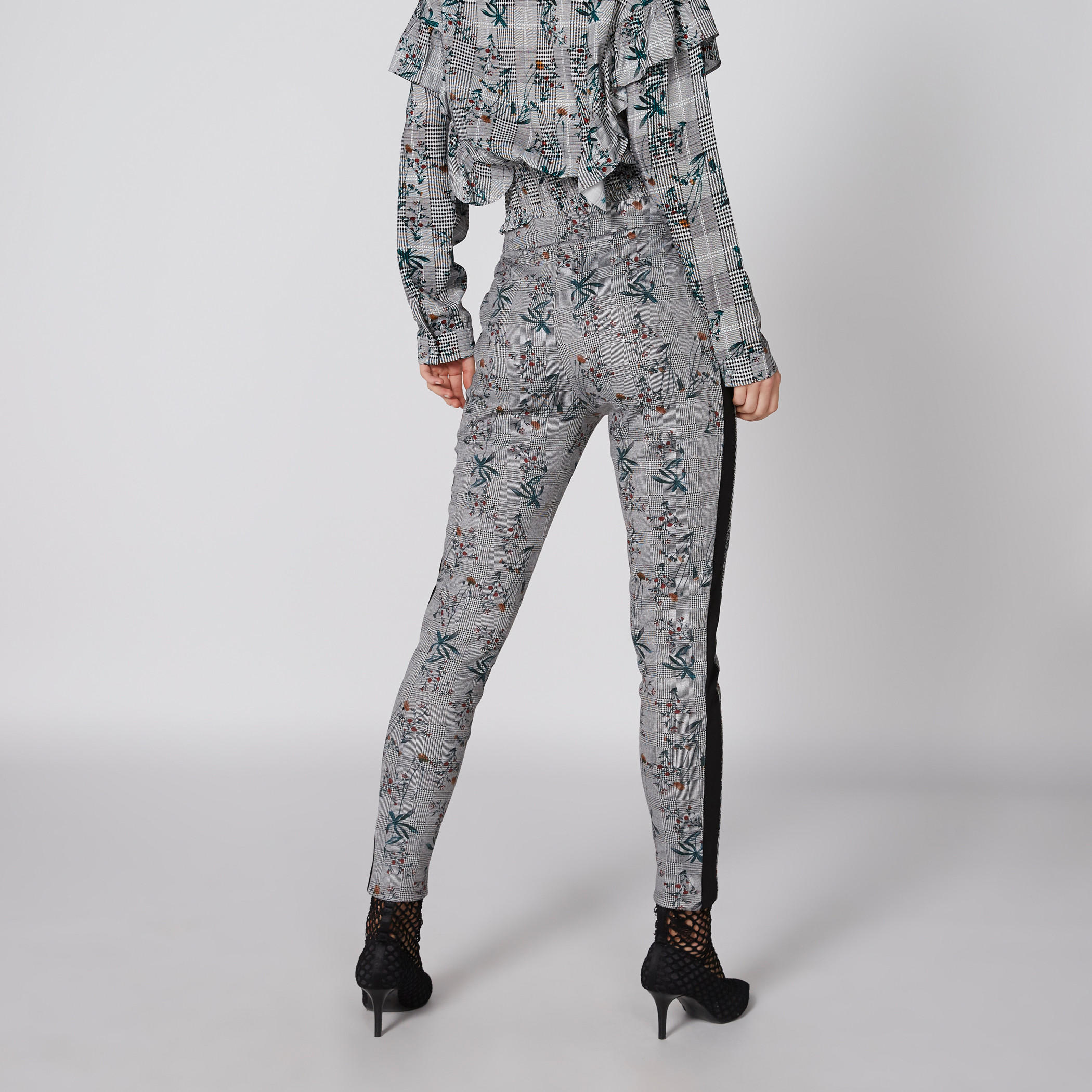 بنطال طويل بزر إغلاق وطبعات-women-clothing-bottoms-trousers-image-2