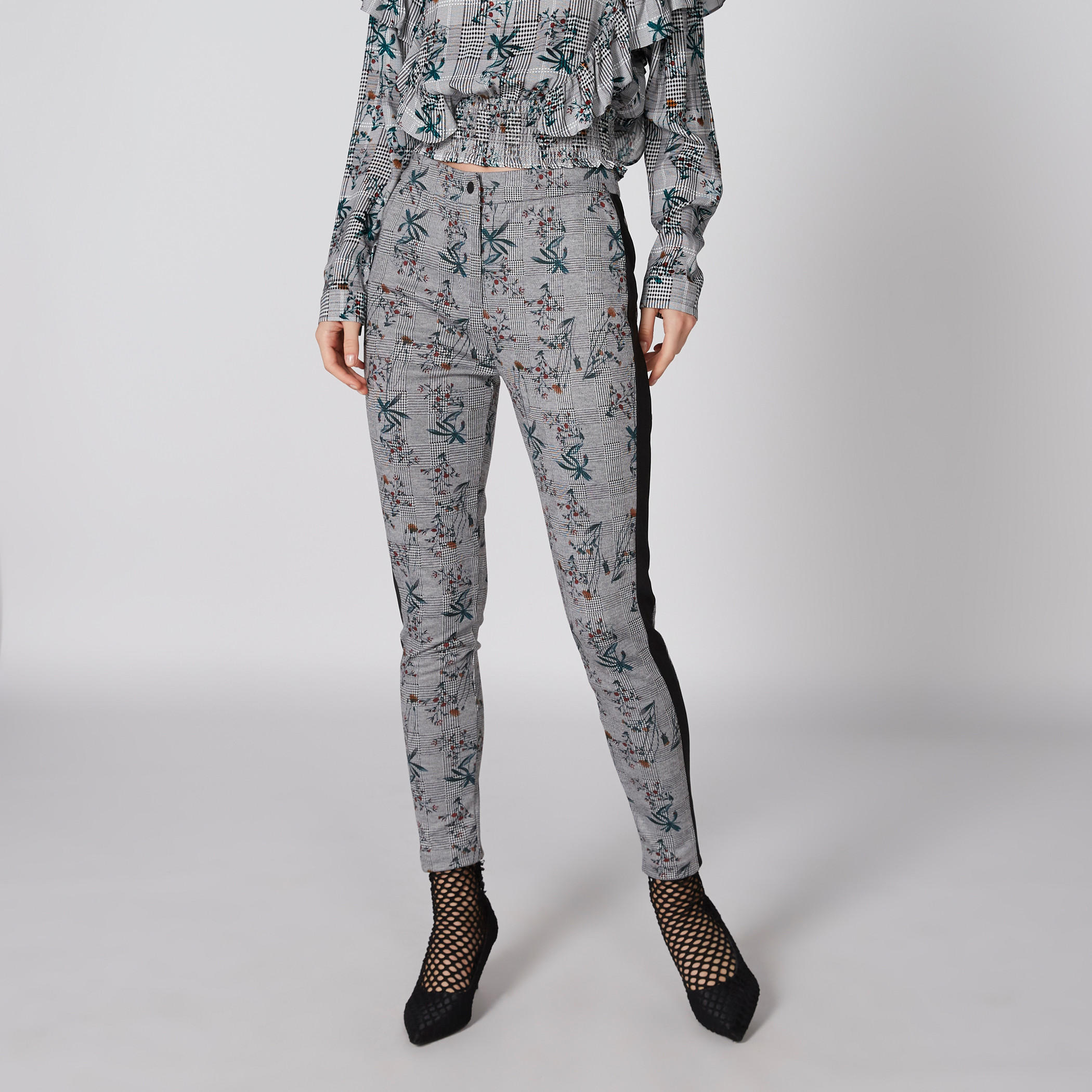 بنطال طويل بزر إغلاق وطبعات-women-clothing-bottoms-trousers-image-4