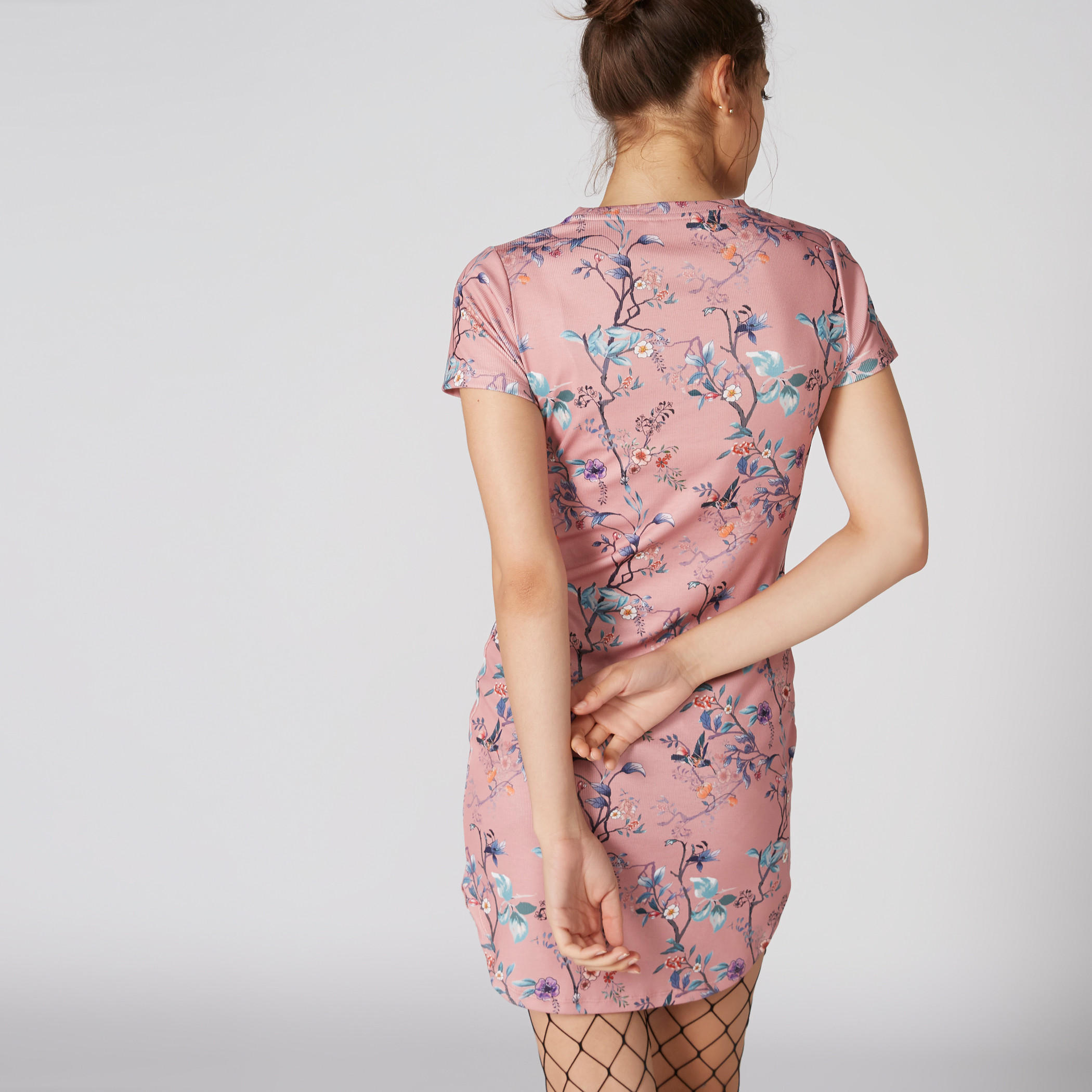 فستان بياقة مستديرة وأكمام قصيرة وطبعات أزهار-women-clothing-dresses-image-2