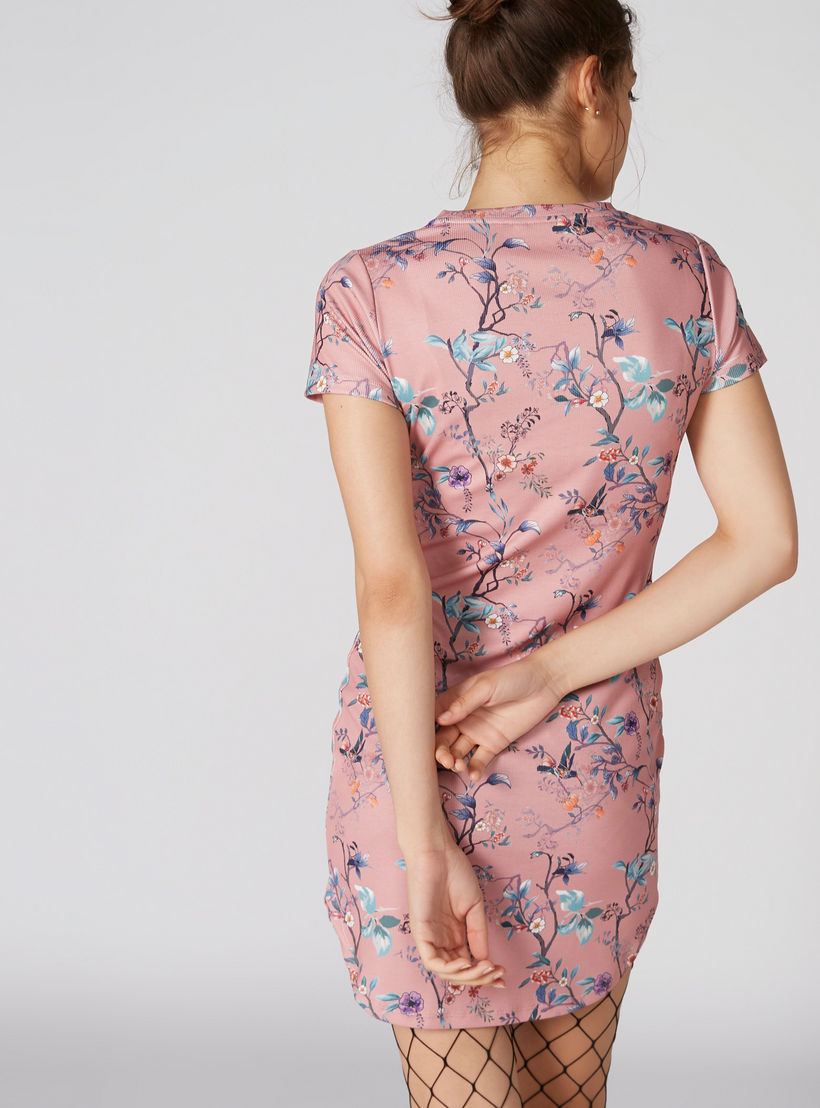 فستان بياقة مستديرة وأكمام قصيرة وطبعات أزهار-women-clothing-dresses-image-2