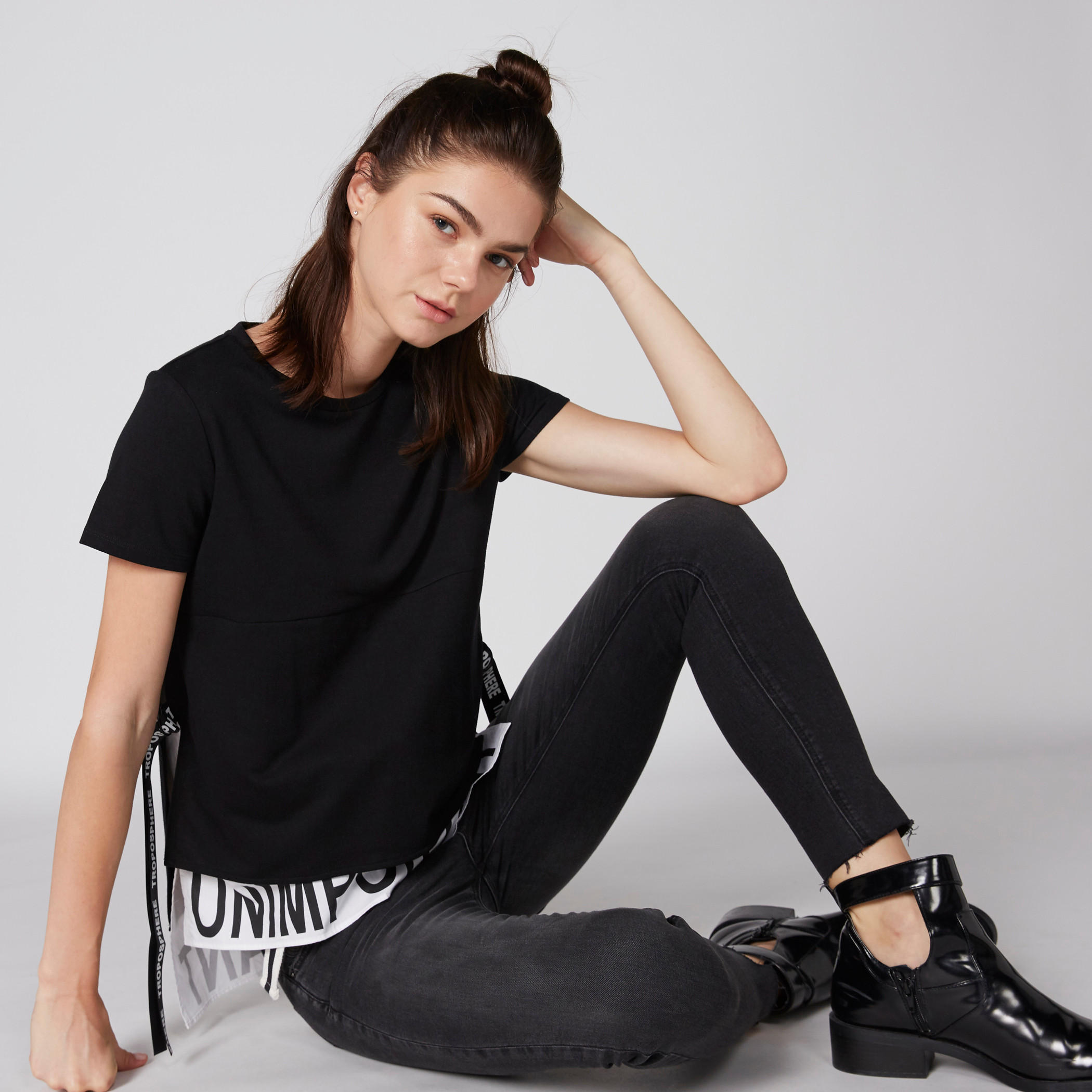 تيشيرت بياقة مستديرة وأكمام قصيرة وطبعات-women-clothing-tshirts-image-1
