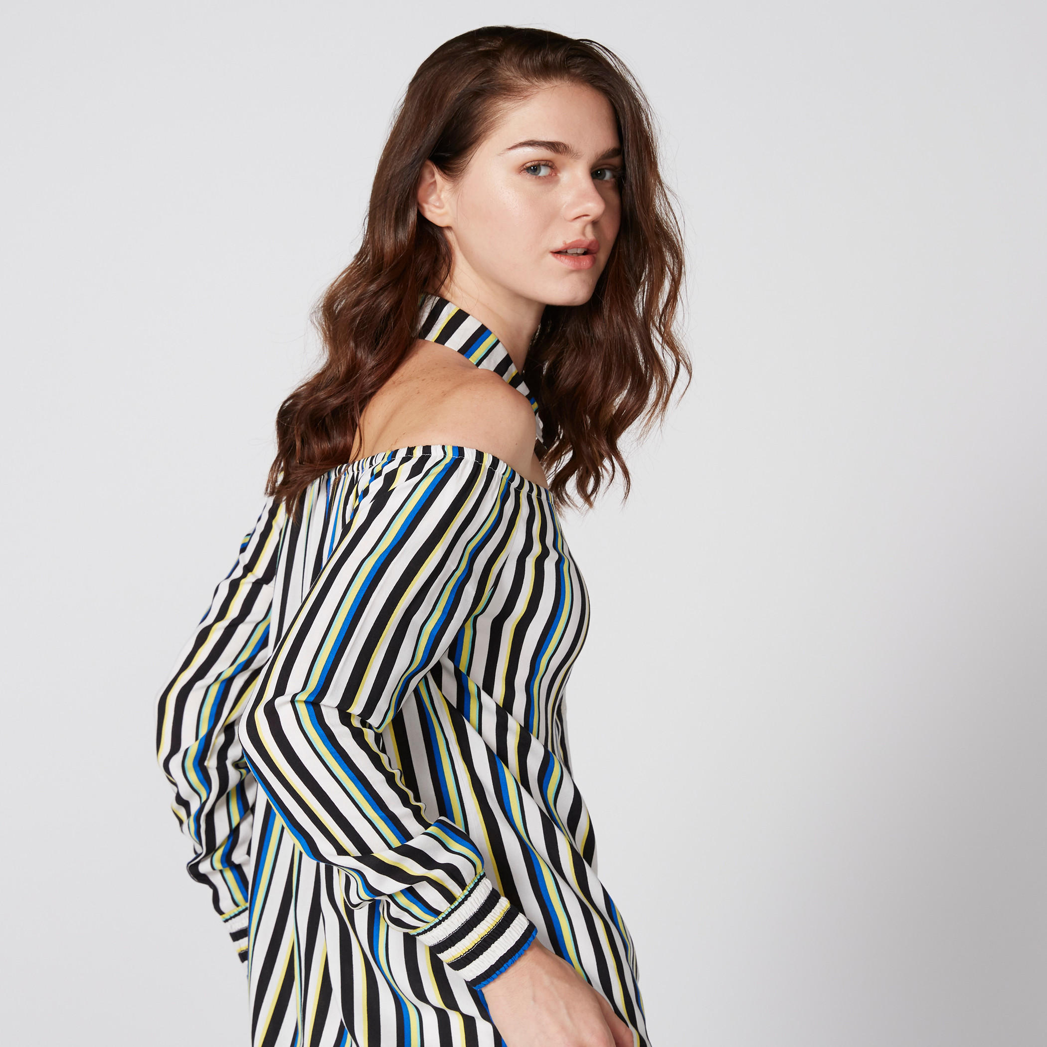 بلوزة مقلّمة بياقة طوق وأكمام طويلة وأزرار-women-clothing-shirtsandblouses-blouses-image-1