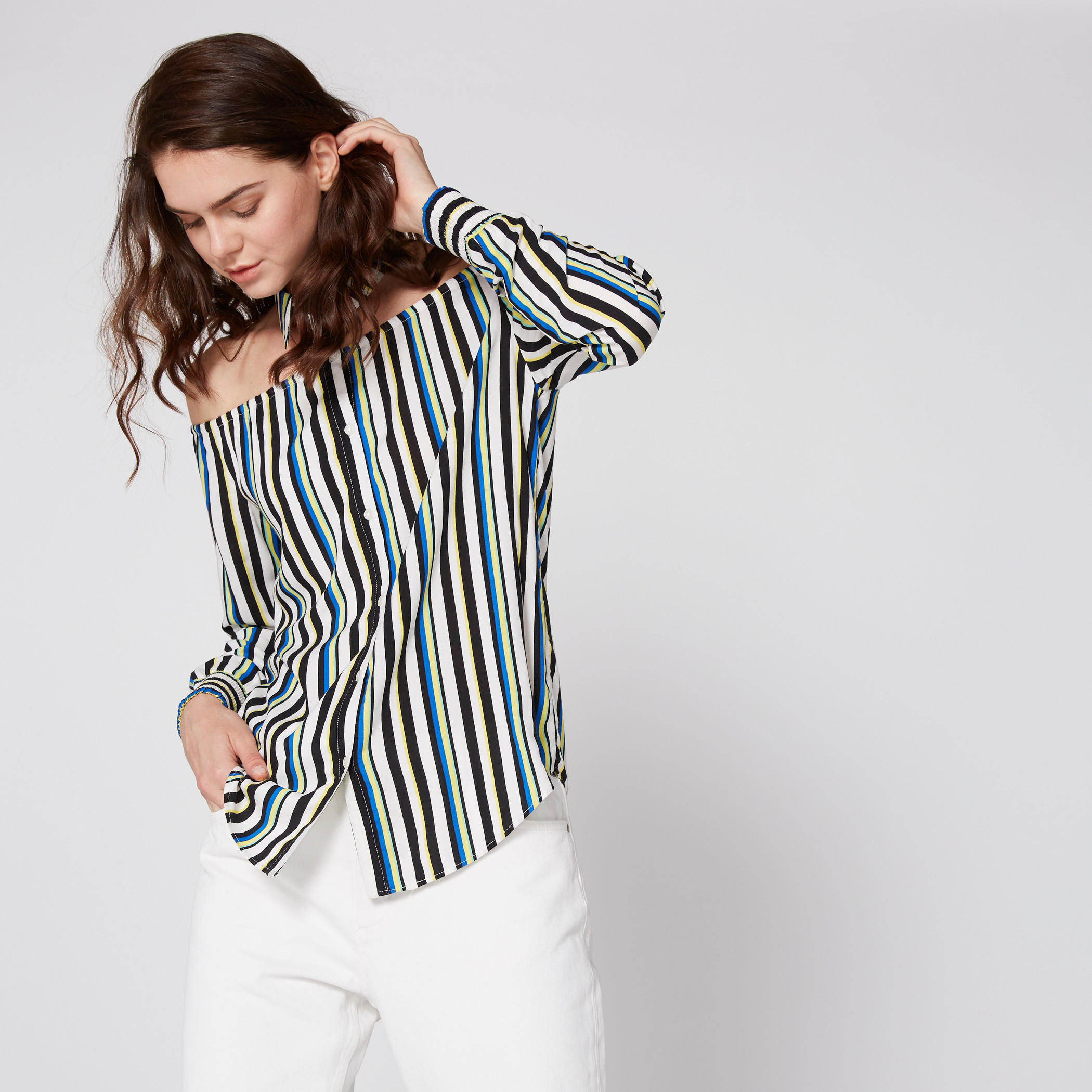 بلوزة مقلّمة بياقة طوق وأكمام طويلة وأزرار-women-clothing-shirtsandblouses-blouses-image-4
