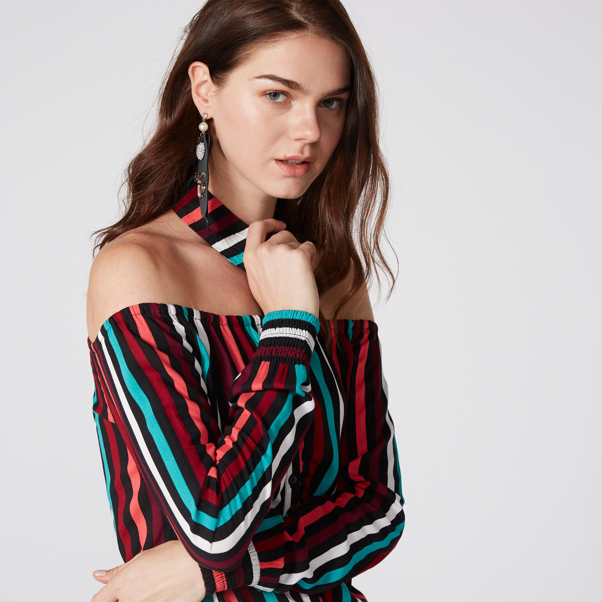 بلوزة مقلّمة بياقة طوق وأكمام طويلة وأزرار-women-clothing-shirtsandblouses-blouses-image-1