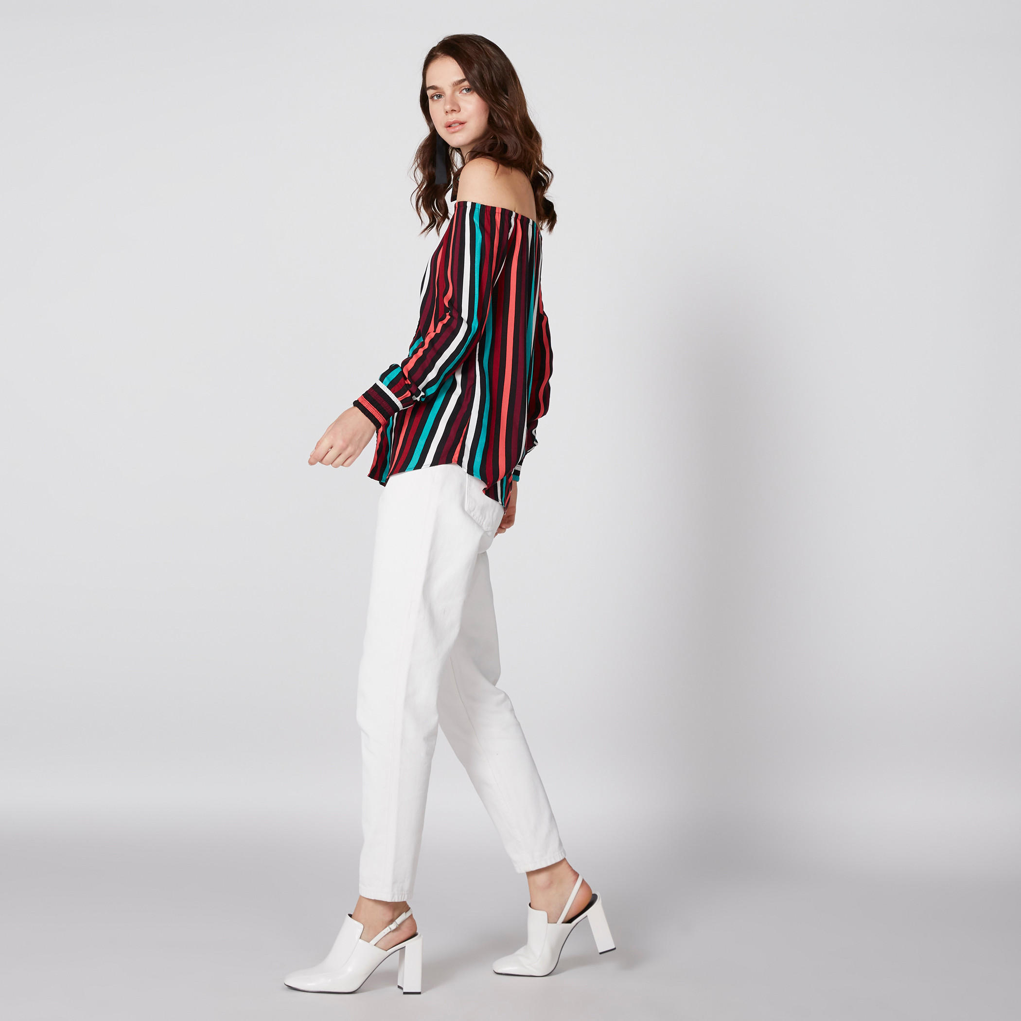 بلوزة مقلّمة بياقة طوق وأكمام طويلة وأزرار-women-clothing-shirtsandblouses-blouses-image-3