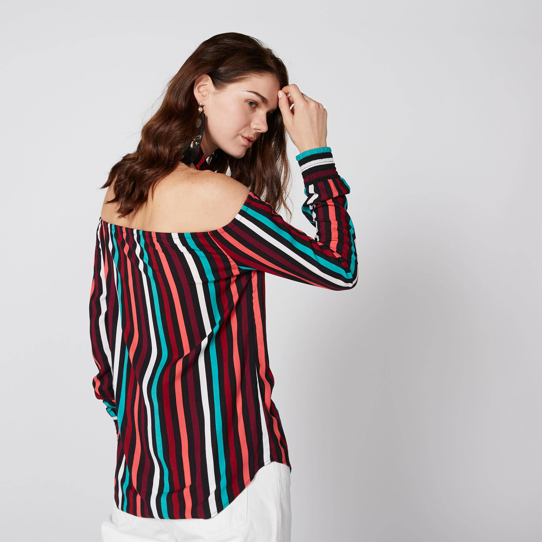 بلوزة مقلّمة بياقة طوق وأكمام طويلة وأزرار-women-clothing-shirtsandblouses-blouses-image-4