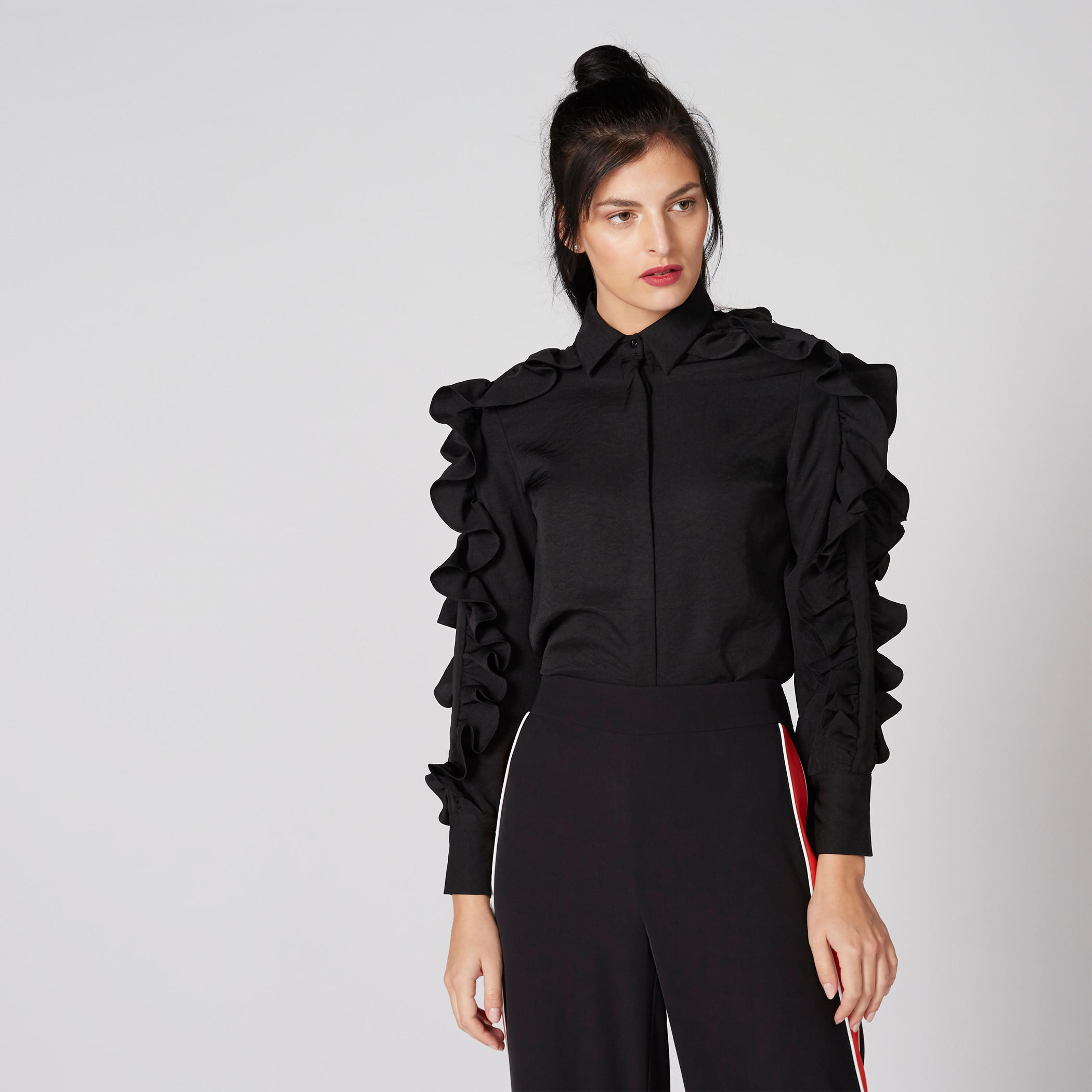 قميص بأكمام طويلة وتفاصيل كشكش ووصلة أزرار مخفية-women-clothing-shirtsandblouses-shirts-image-1