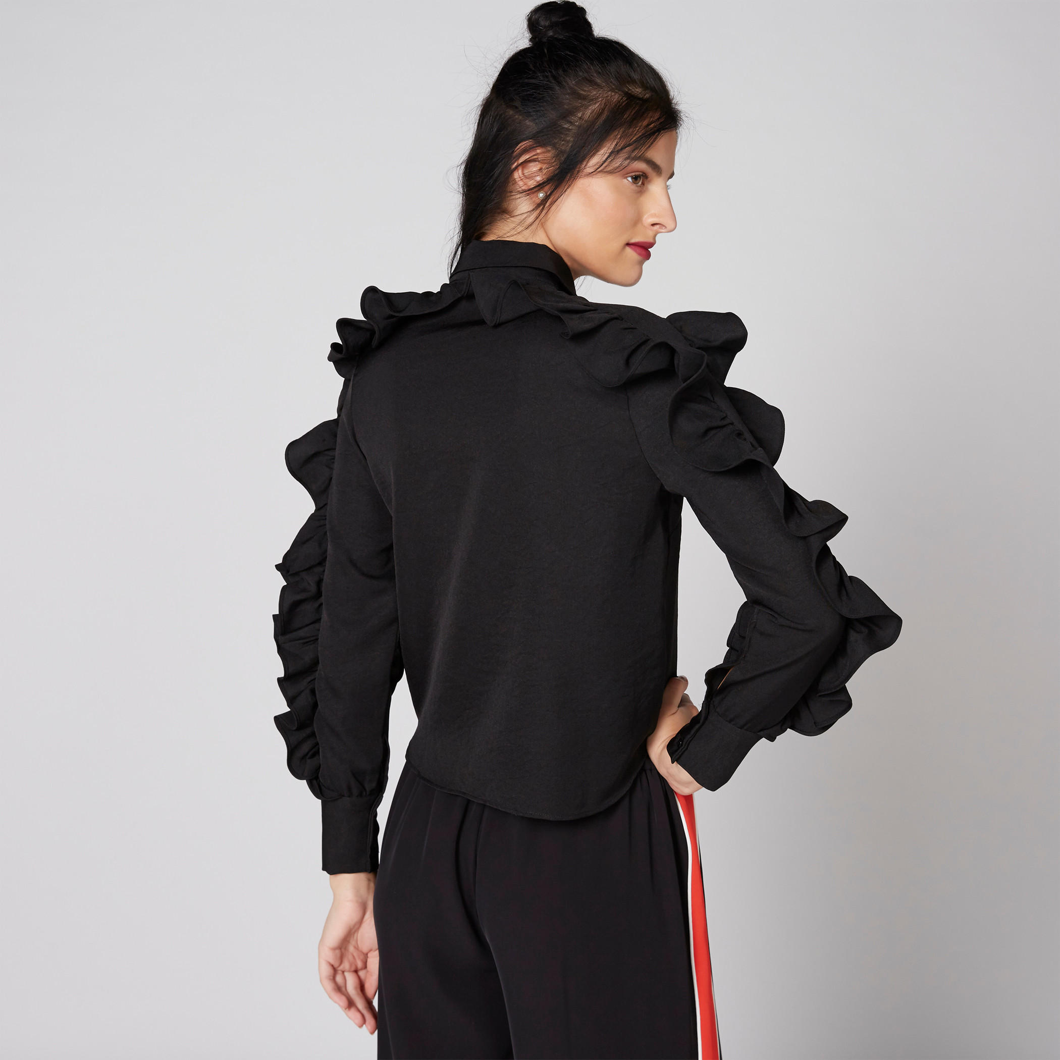 قميص بأكمام طويلة وتفاصيل كشكش ووصلة أزرار مخفية-women-clothing-shirtsandblouses-shirts-image-2