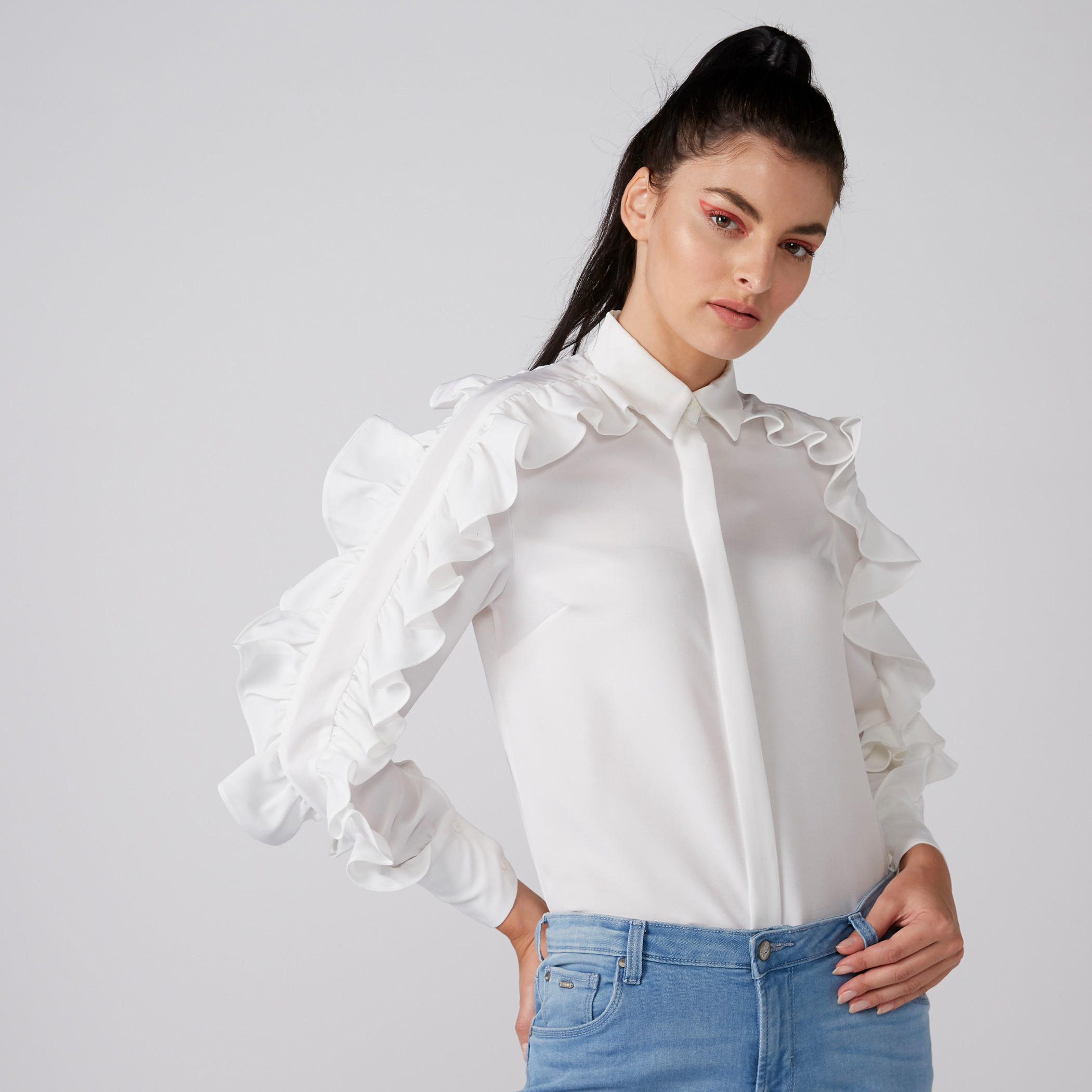 قميص بأكمام طويلة وأزرار غير مرئية وتفاصيل كشكش-women-clothing-shirtsandblouses-shirts-image-1