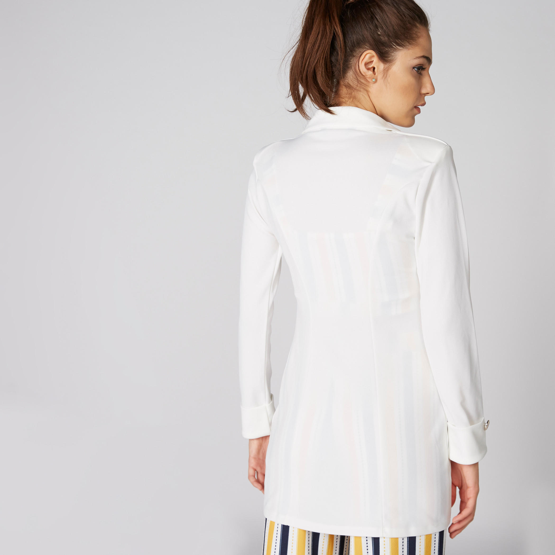 جاكيت ترينش بأكمام طويلة وأزرار-women-winterwear-coatsandjackets-jackets-image-2