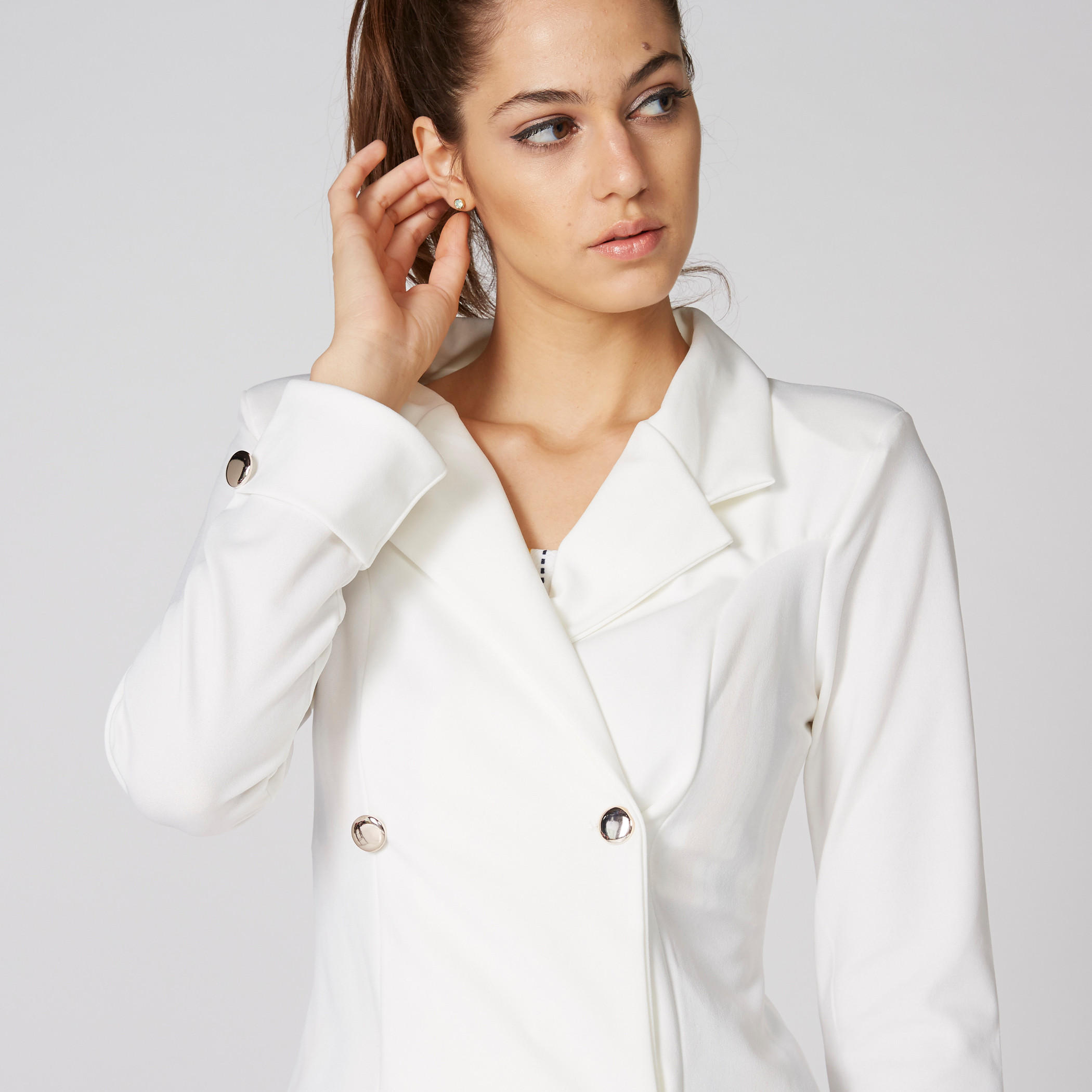 جاكيت ترينش بأكمام طويلة وأزرار-women-winterwear-coatsandjackets-jackets-image-4