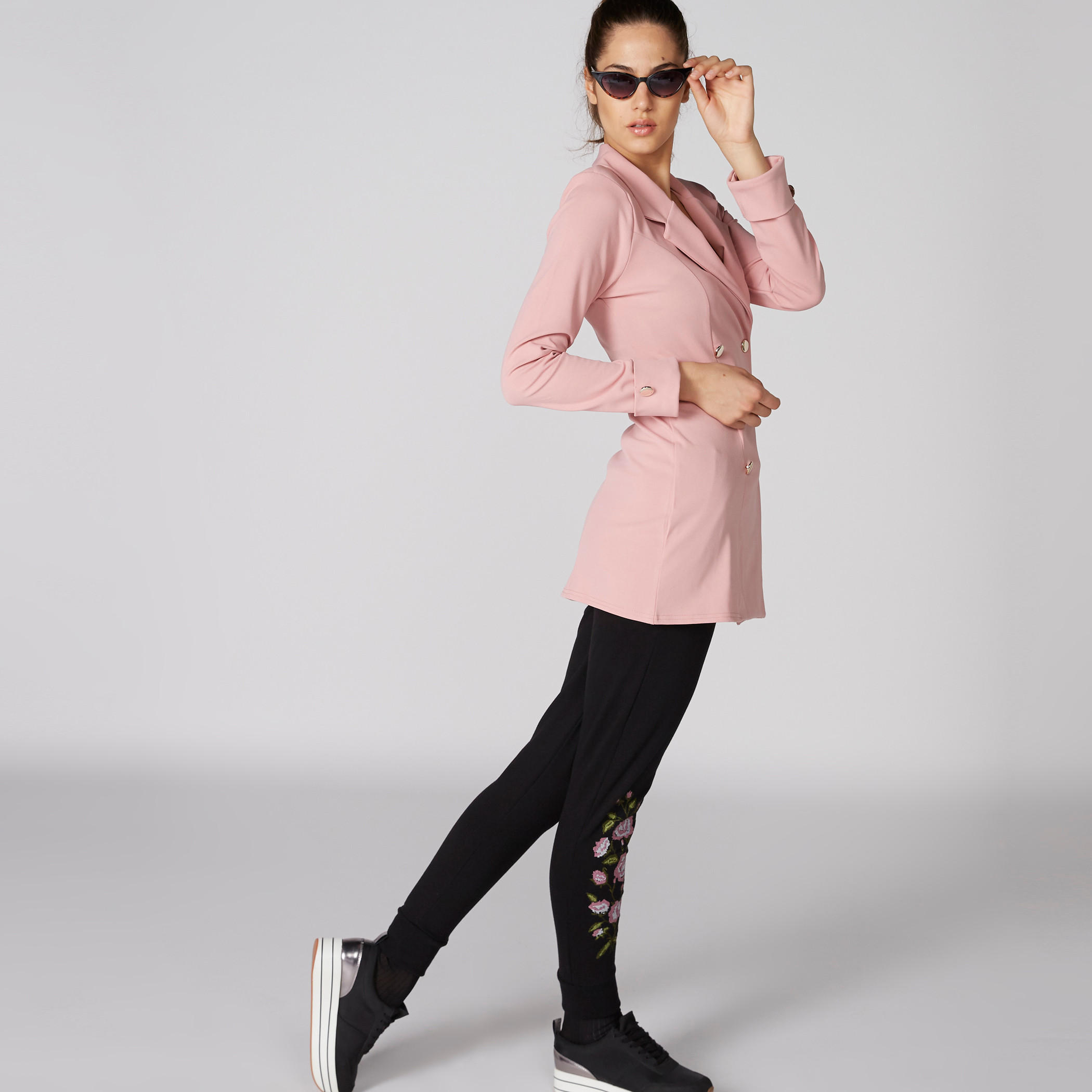 جاكيت ترينش بأكمام طويلة وأزرار-women-winterwear-coatsandjackets-jackets-image-1