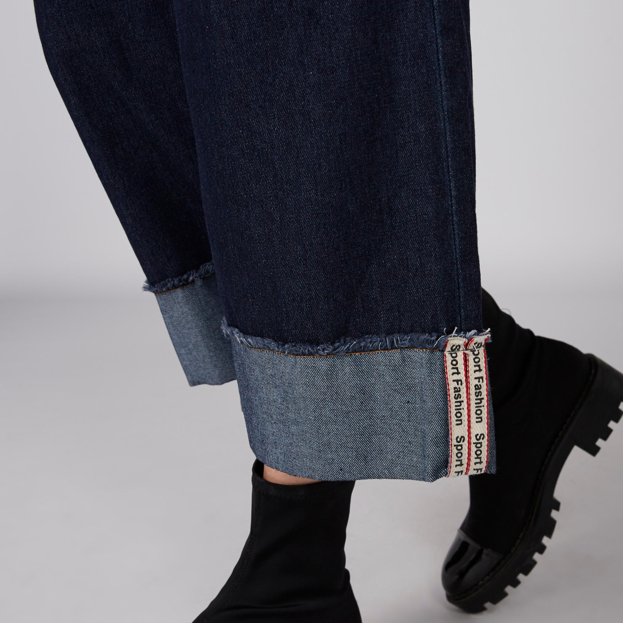 بنطلون بالازو ممزق وتفاصيل جيوب-women-clothing-bottoms-jeans-image-4