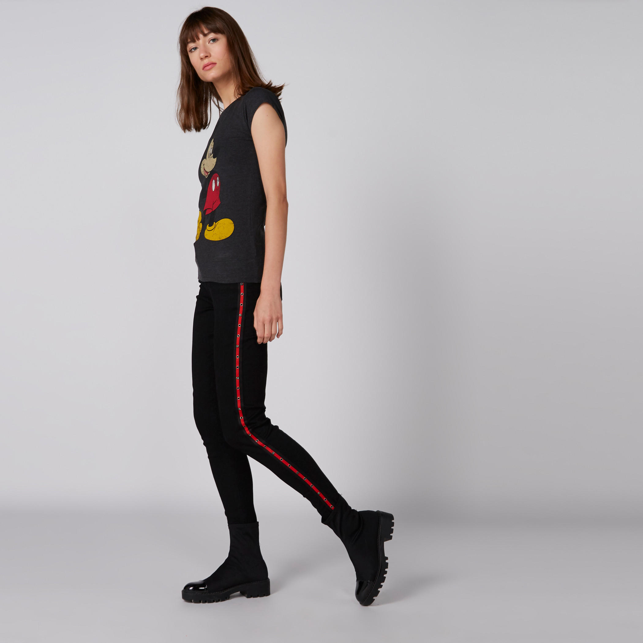 بنطال جينز طويل بتفاصيل مرصعة وشرائط جانبة وزر إغلاق-women-clothing-bottoms-jeans-image-3