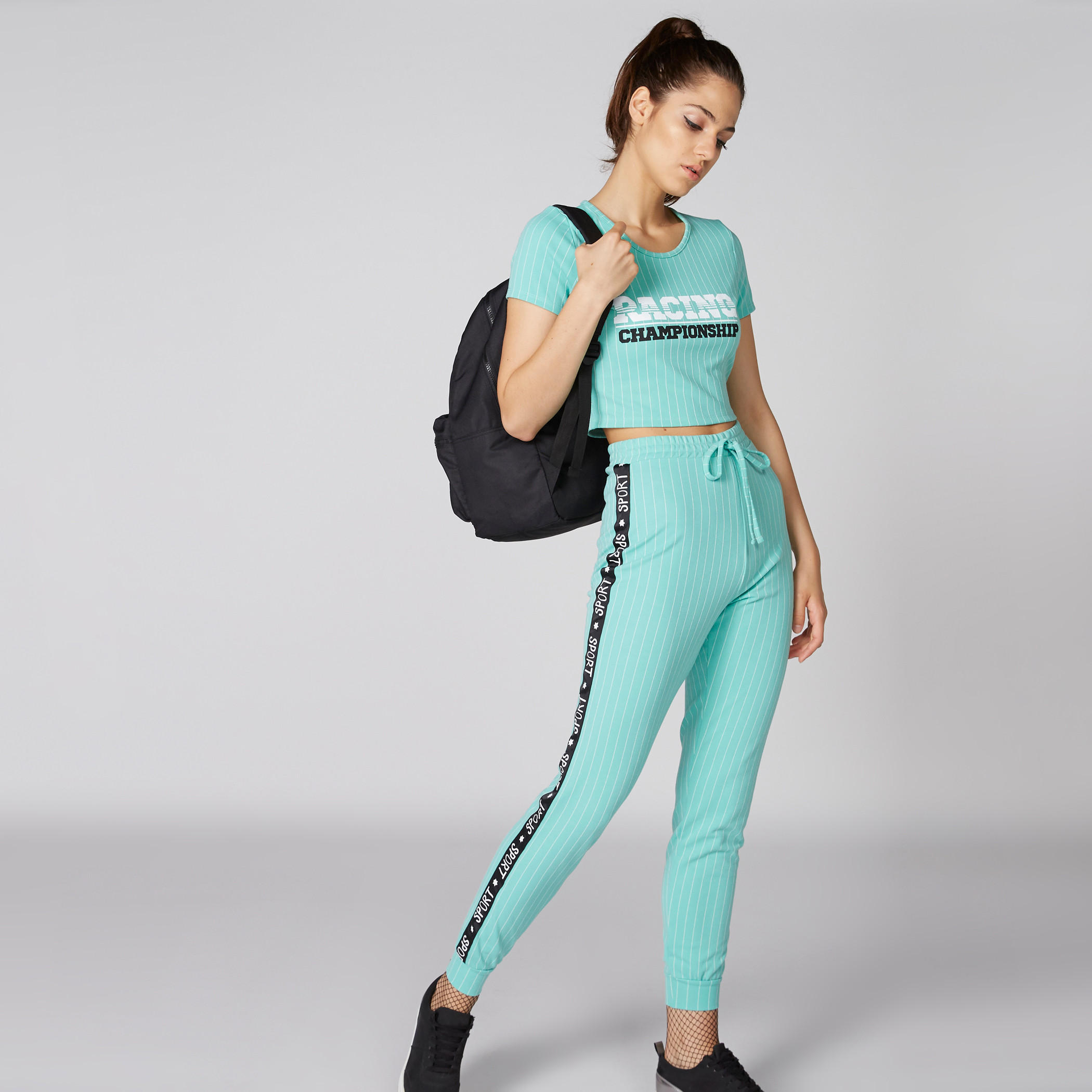 بلوزة قصيرة بياقة مستديرة وأكمام قصيرة وطبعات-women-clothing-tshirts-image-1