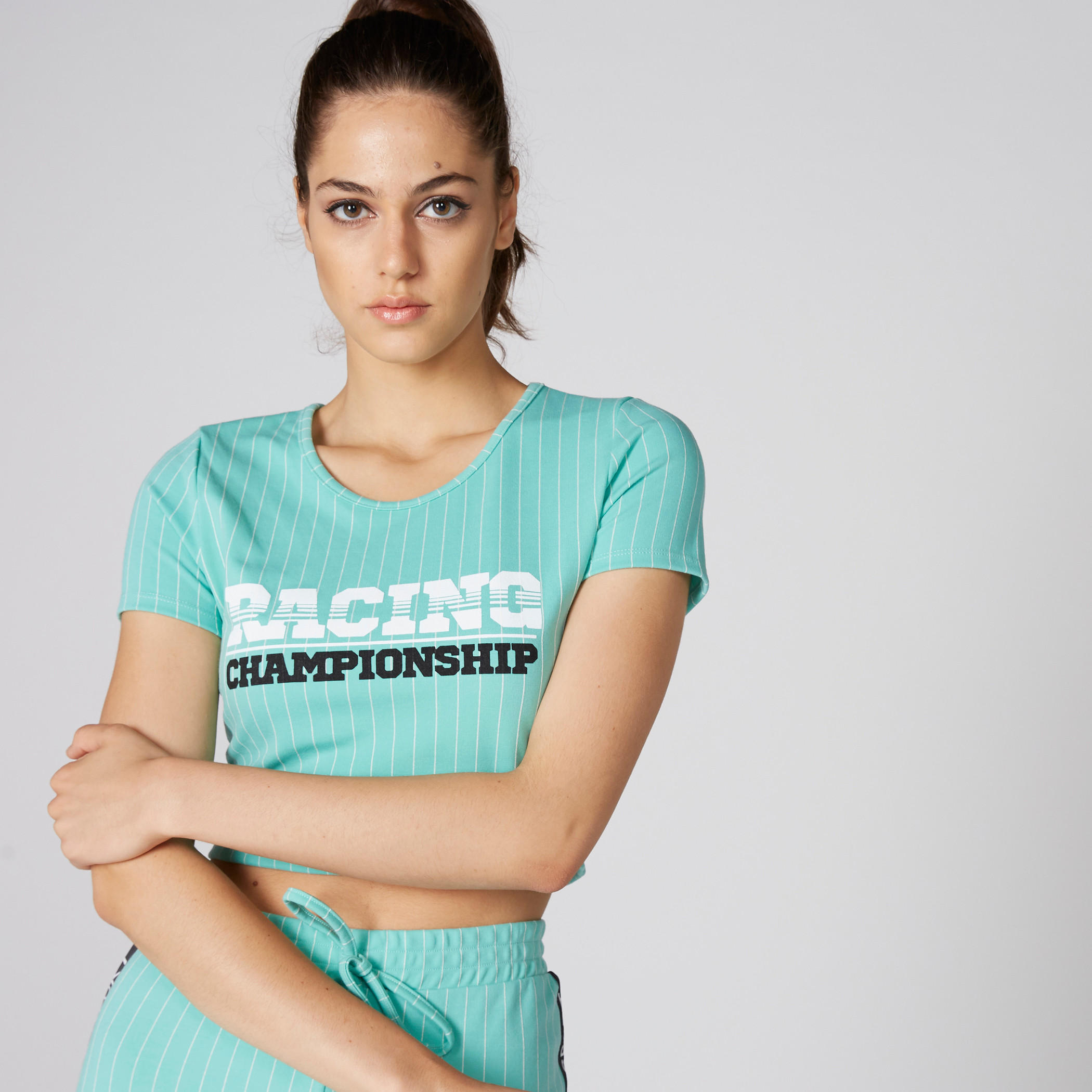 بلوزة قصيرة بياقة مستديرة وأكمام قصيرة وطبعات-women-clothing-tshirts-image-3