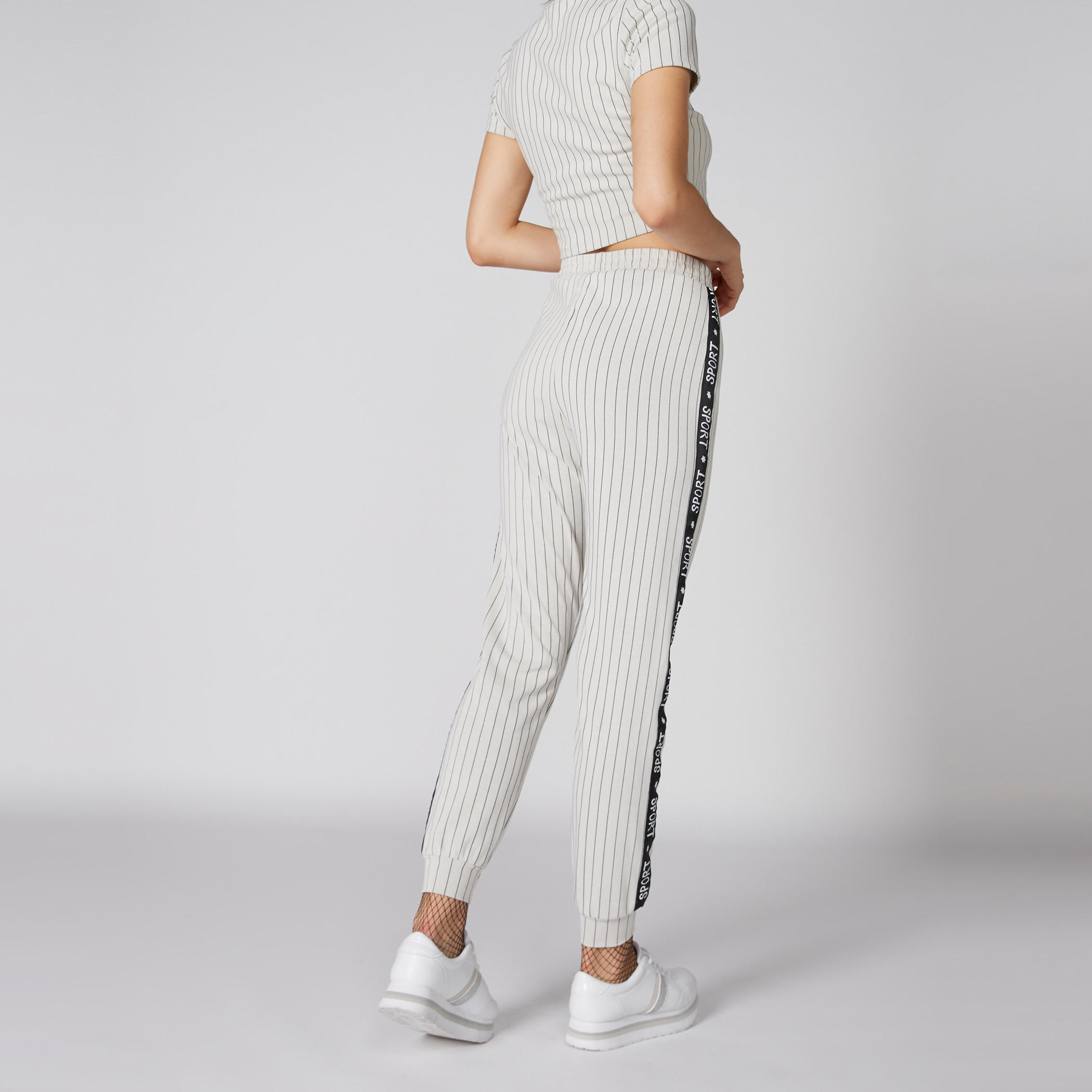 بنطال رياضي طويل ومقلم بشريطة جانبية ورباط-women-clothing-bottoms-joggers-image-2