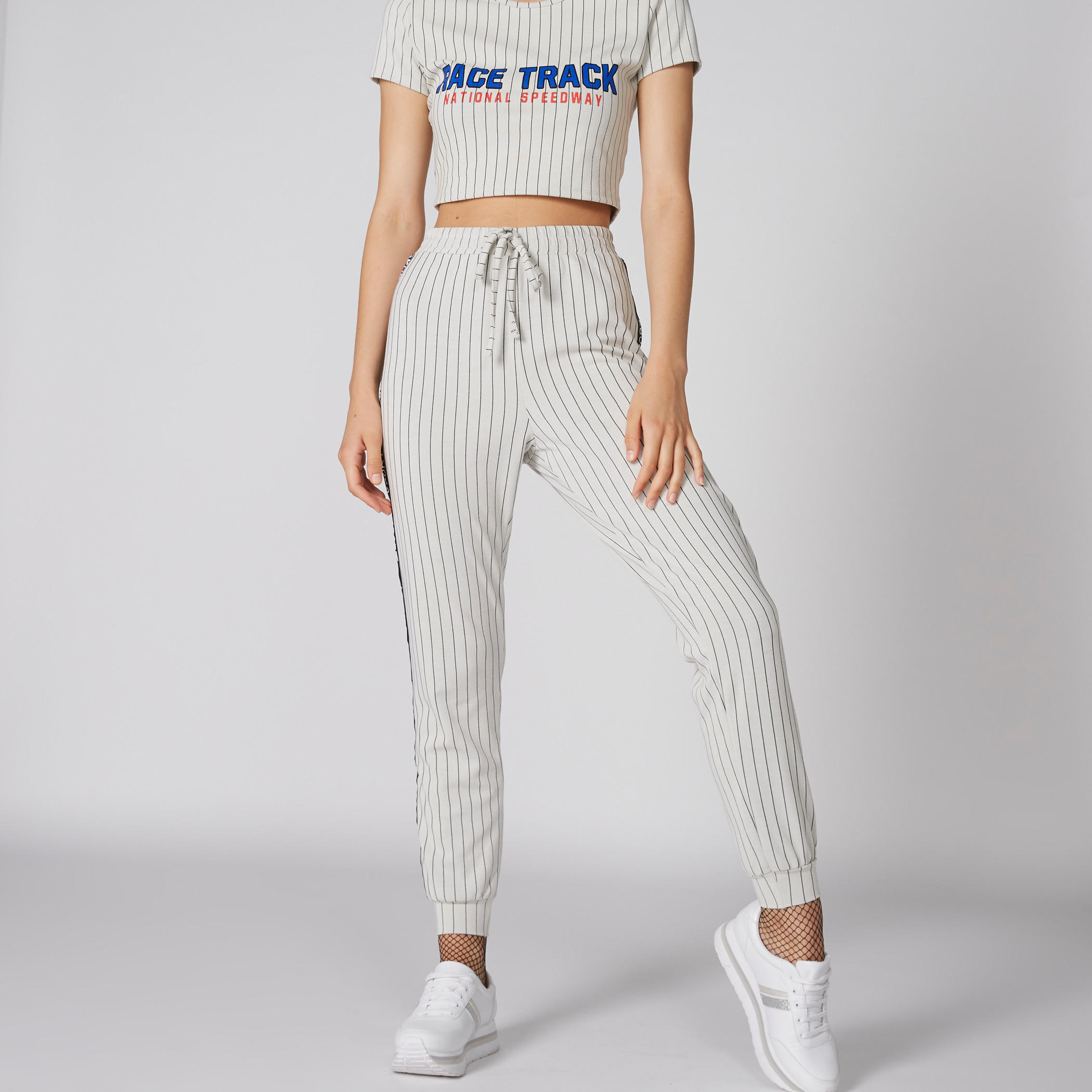 بنطال رياضي طويل ومقلم بشريطة جانبية ورباط-women-clothing-bottoms-joggers-image-3