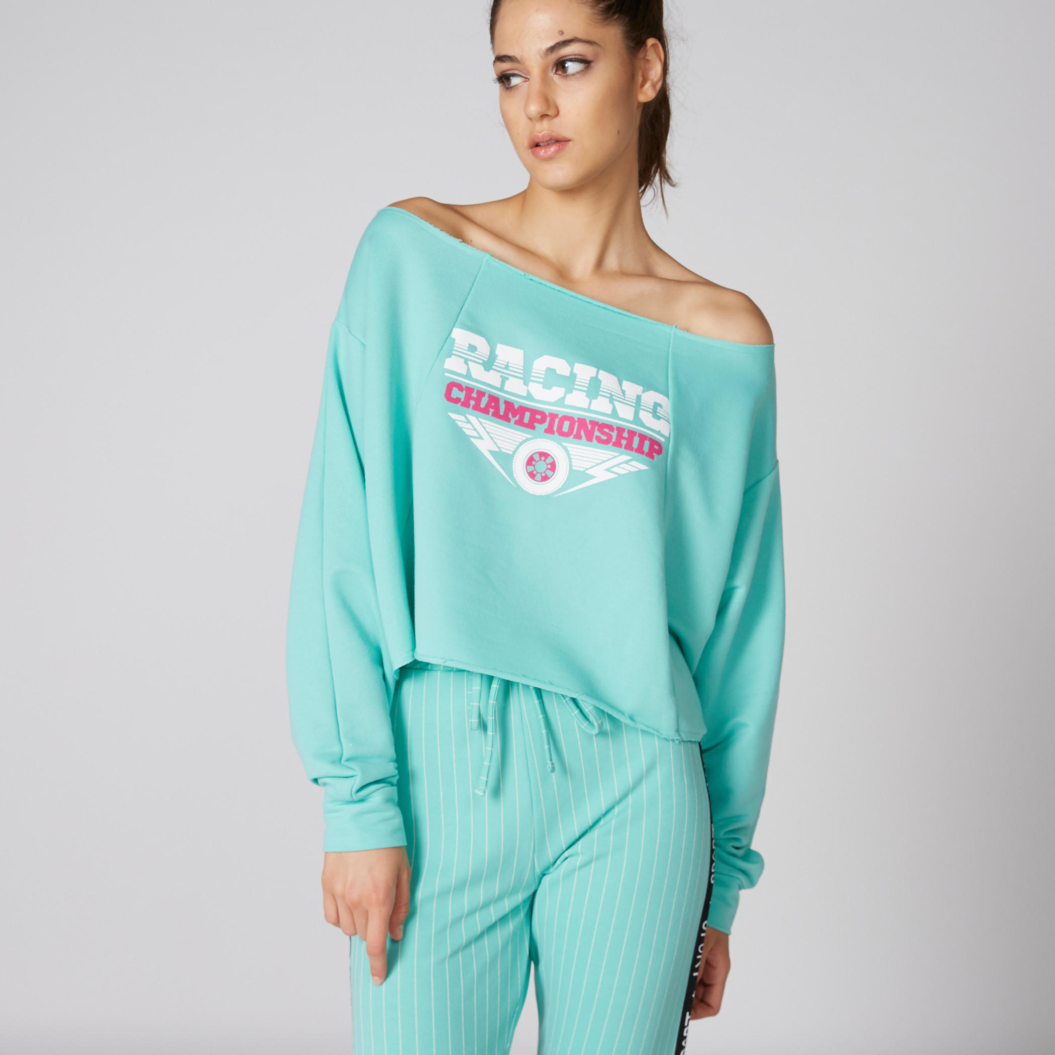 سويت شيرت بنقوش وأكتاف مكشوفة وأكمام طويلة-women-winterwear-hoodiesandsweatshirts-sweatshirts-image-5