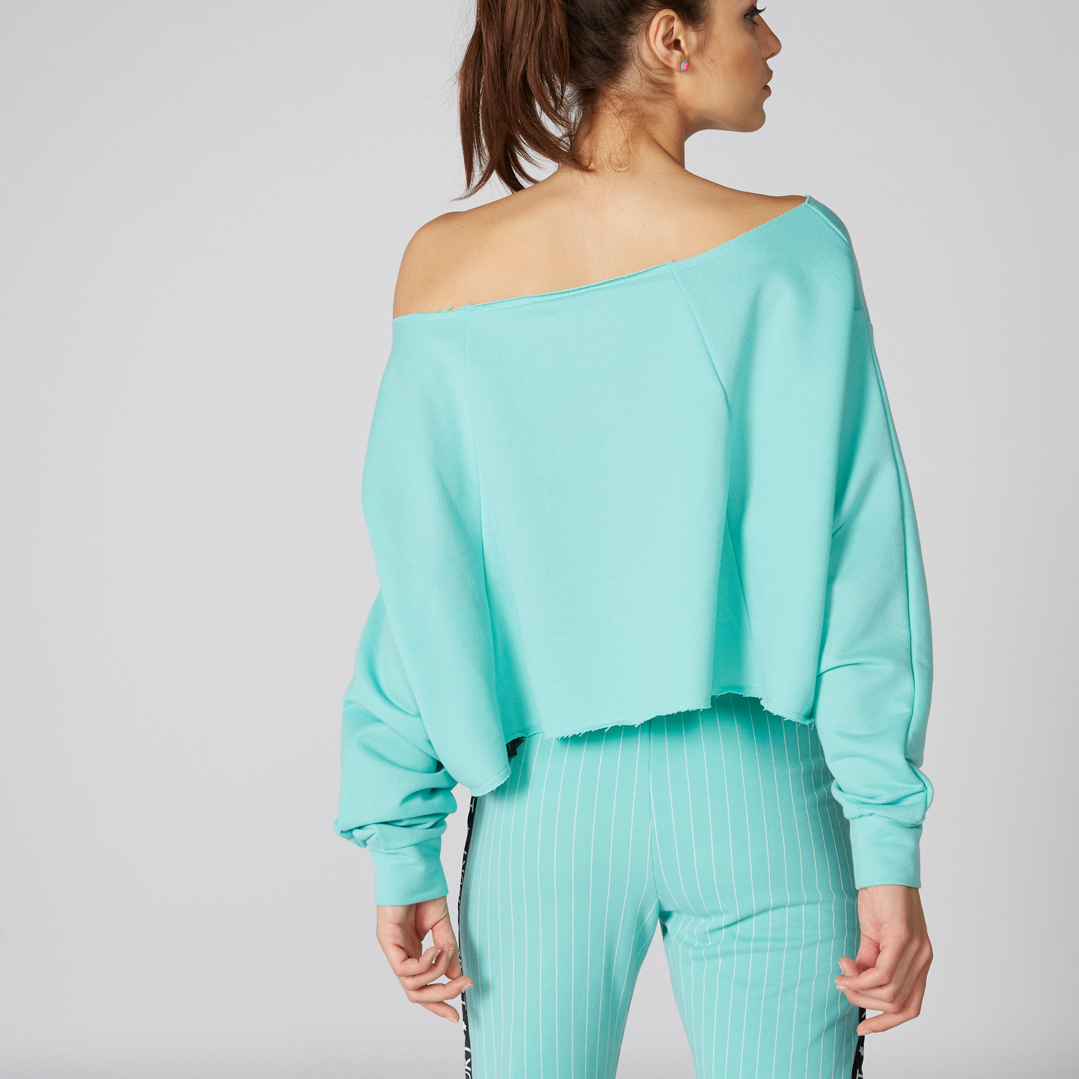 سويت شيرت بنقوش وأكتاف مكشوفة وأكمام طويلة-women-winterwear-hoodiesandsweatshirts-sweatshirts-image-4