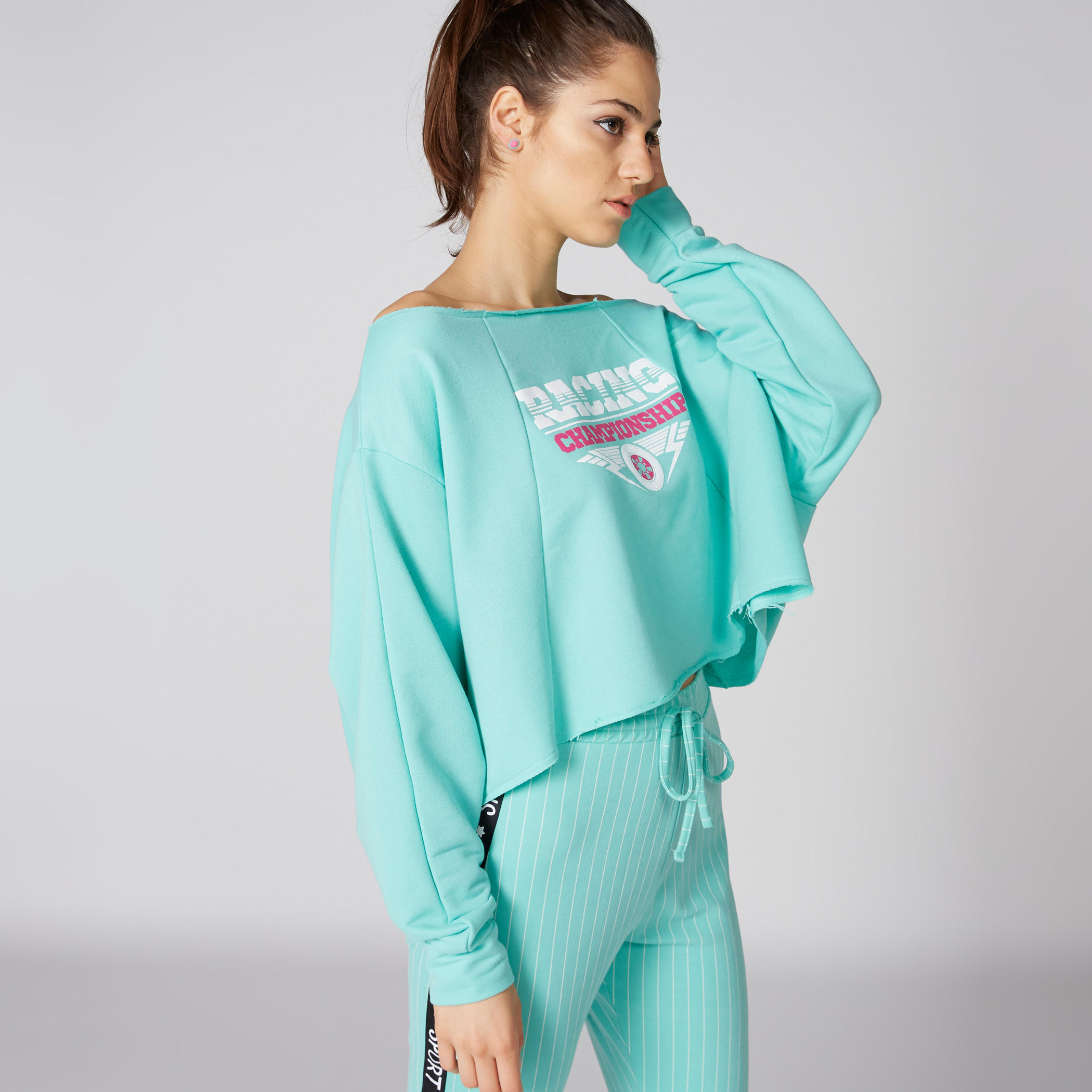سويت شيرت بنقوش وأكتاف مكشوفة وأكمام طويلة-women-winterwear-hoodiesandsweatshirts-sweatshirts-image-3