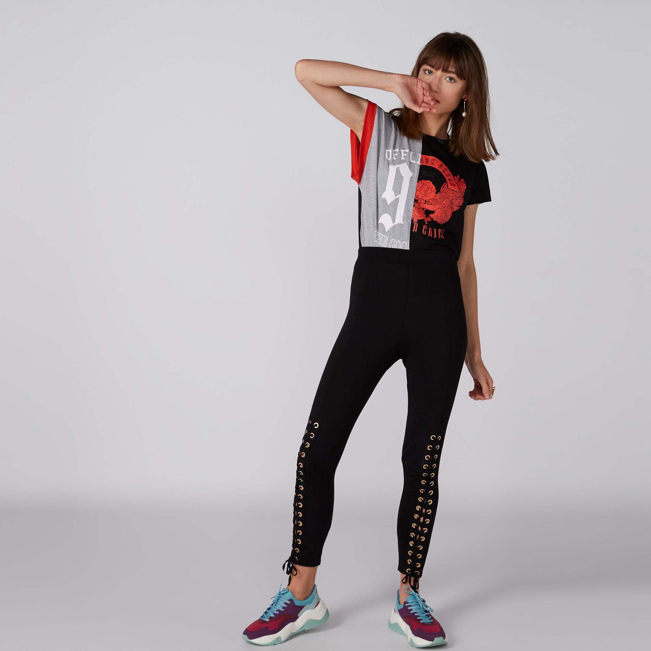 بلوزة بطبعات وياقة ضيقة وحلقات-women-clothing-tshirts-image-1