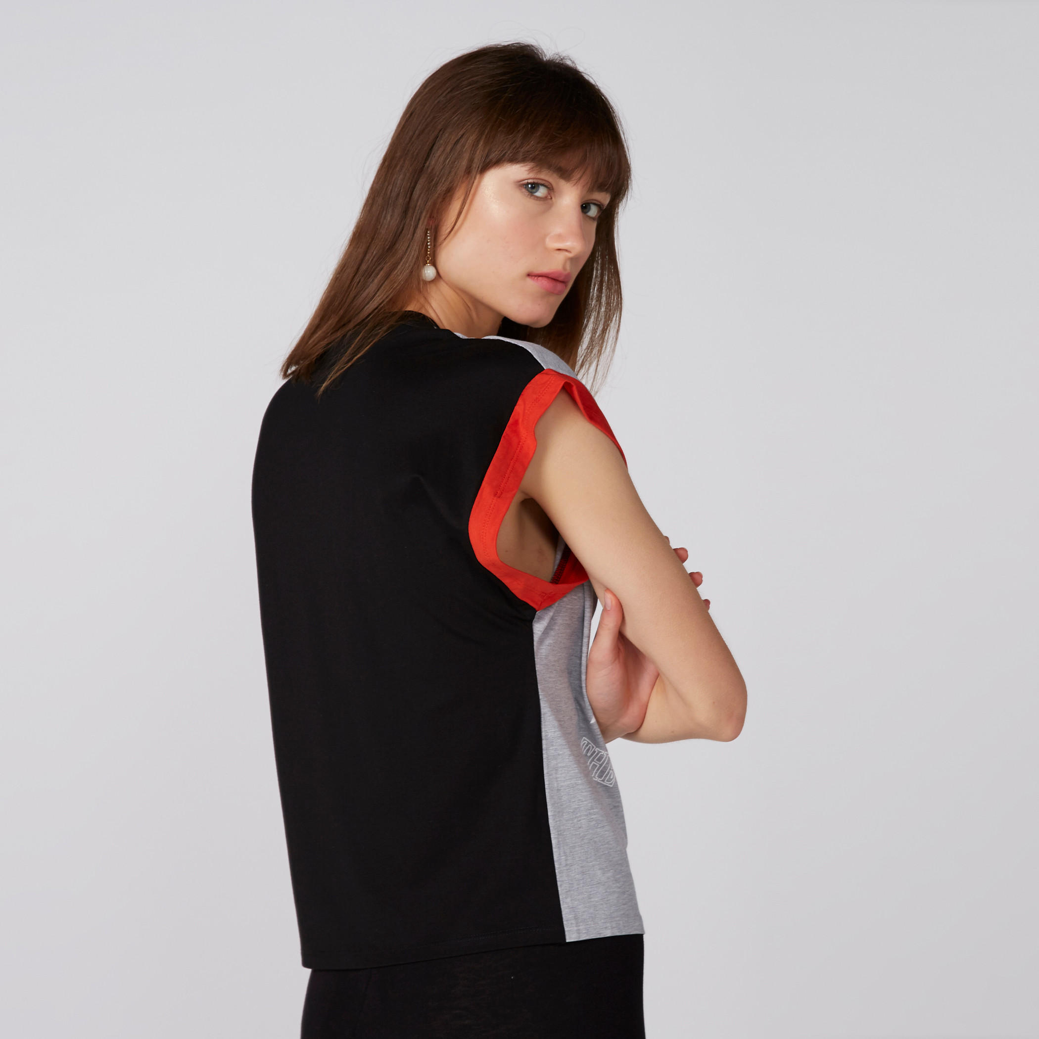 بلوزة بطبعات وياقة ضيقة وحلقات-women-clothing-tshirts-image-2