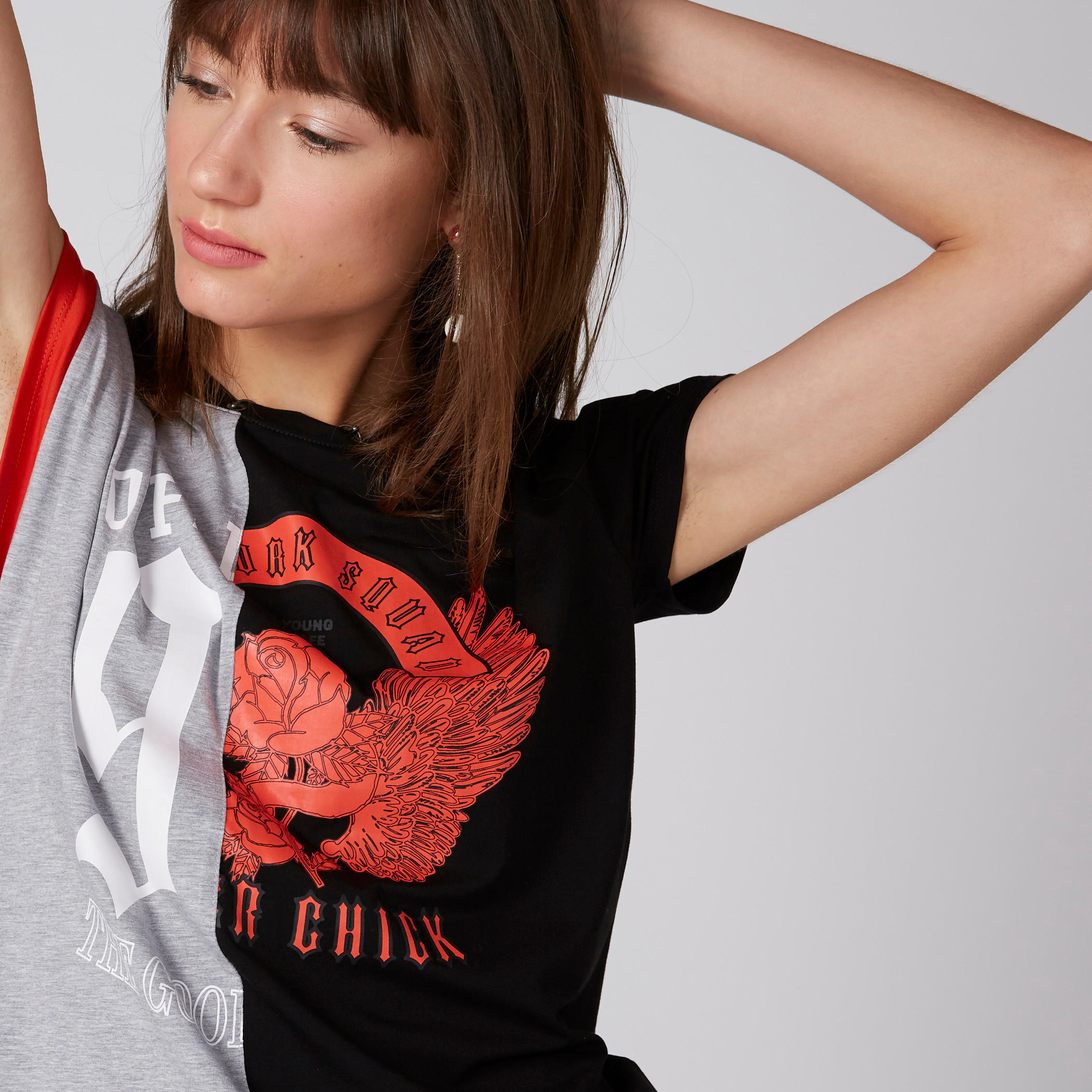 بلوزة بطبعات وياقة ضيقة وحلقات-women-clothing-tshirts-image-4