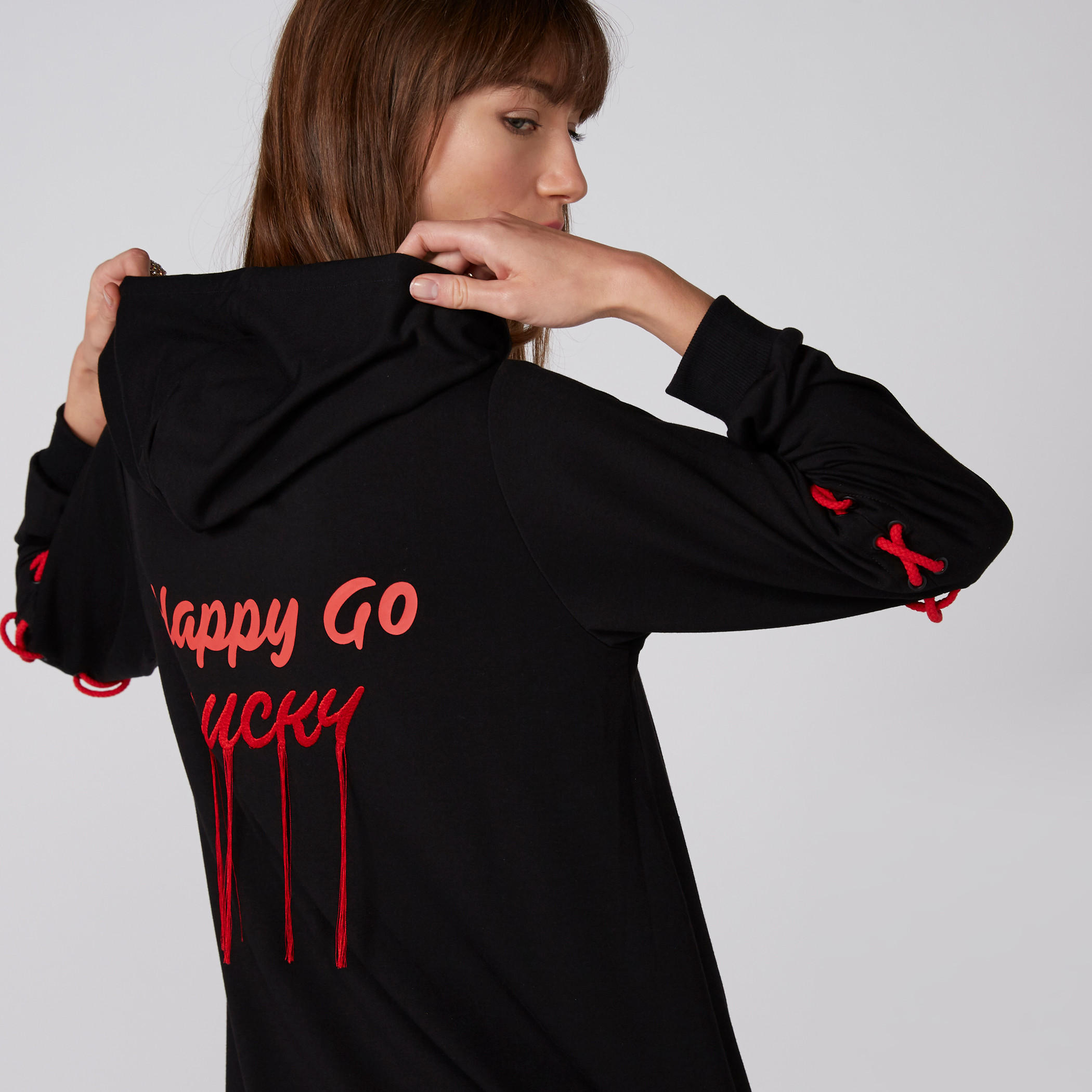 سويت شيرت بأكمام طويلة وقبعة وطبعات وجيوب-women-winterwear-hoodiesandsweatshirts-hoodies-image-1
