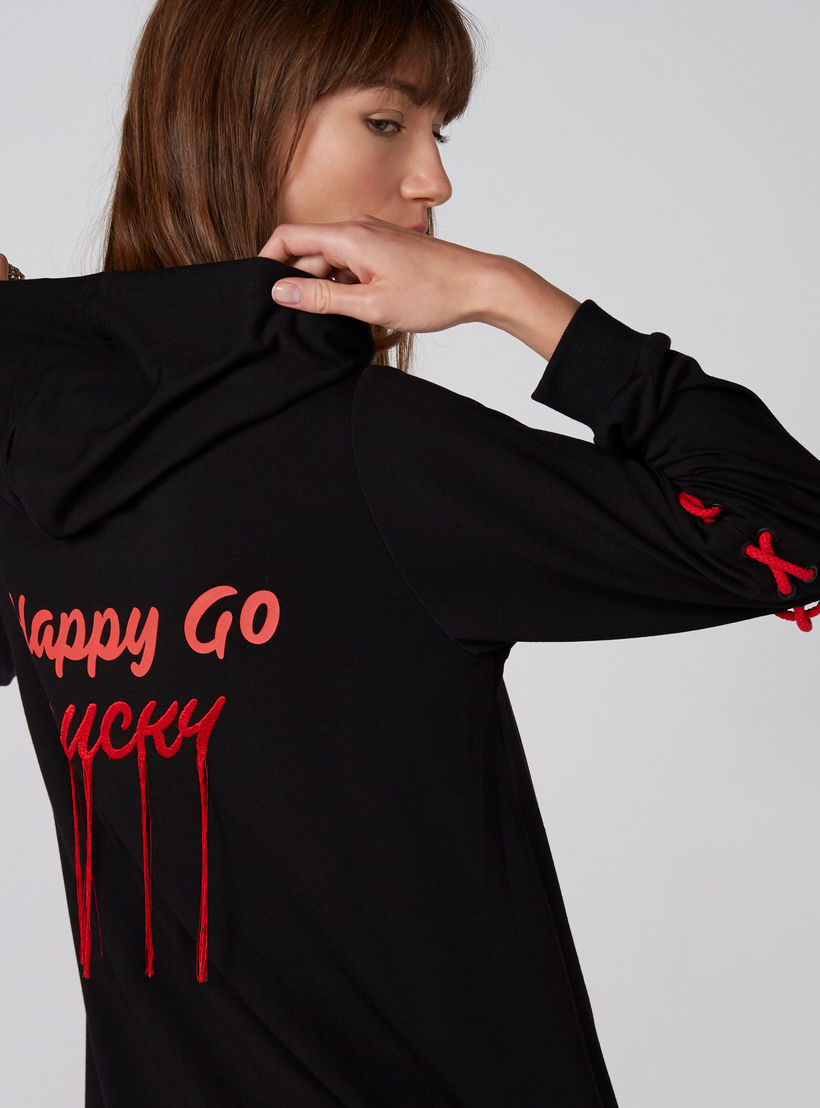 سويت شيرت بأكمام طويلة وقبعة وطبعات وجيوب-women-winterwear-hoodiesandsweatshirts-hoodies-image-1