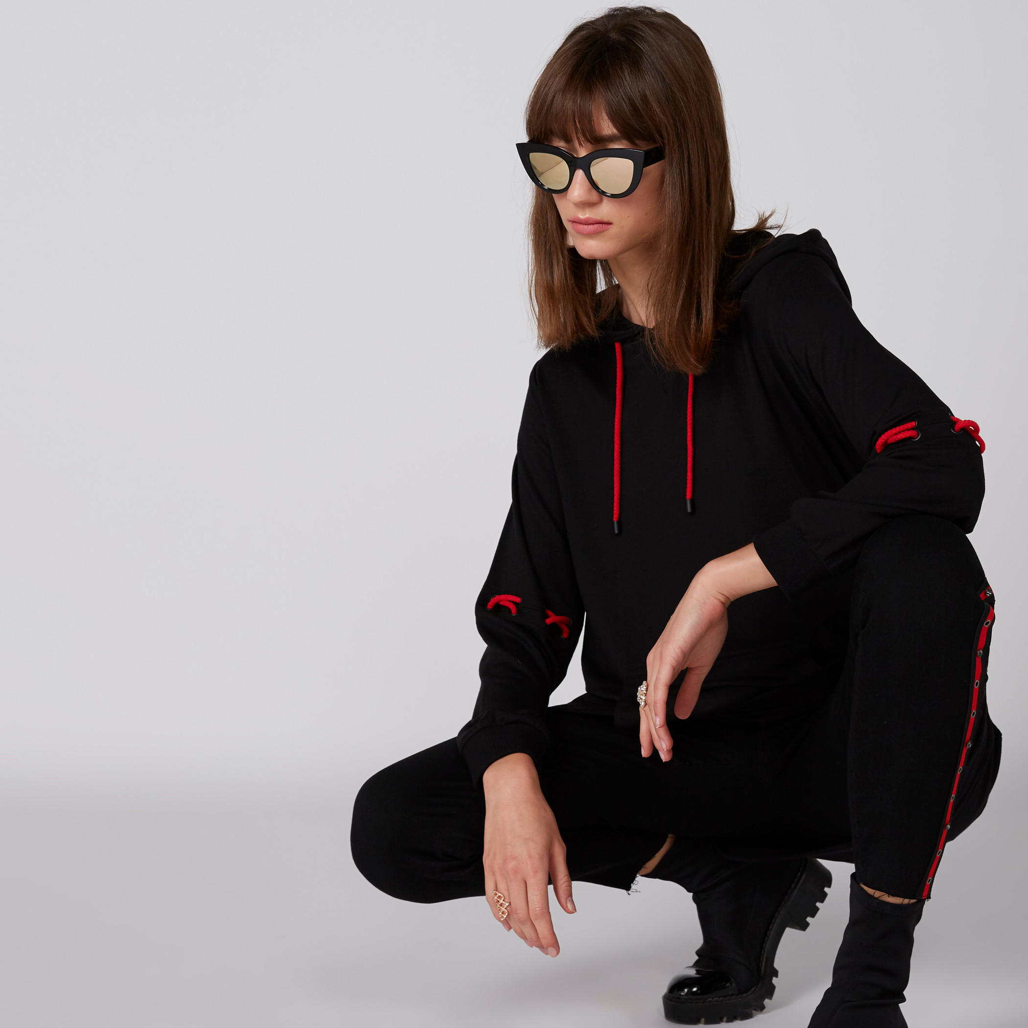 سويت شيرت بأكمام طويلة وقبعة وطبعات وجيوب-women-winterwear-hoodiesandsweatshirts-hoodies-image-2
