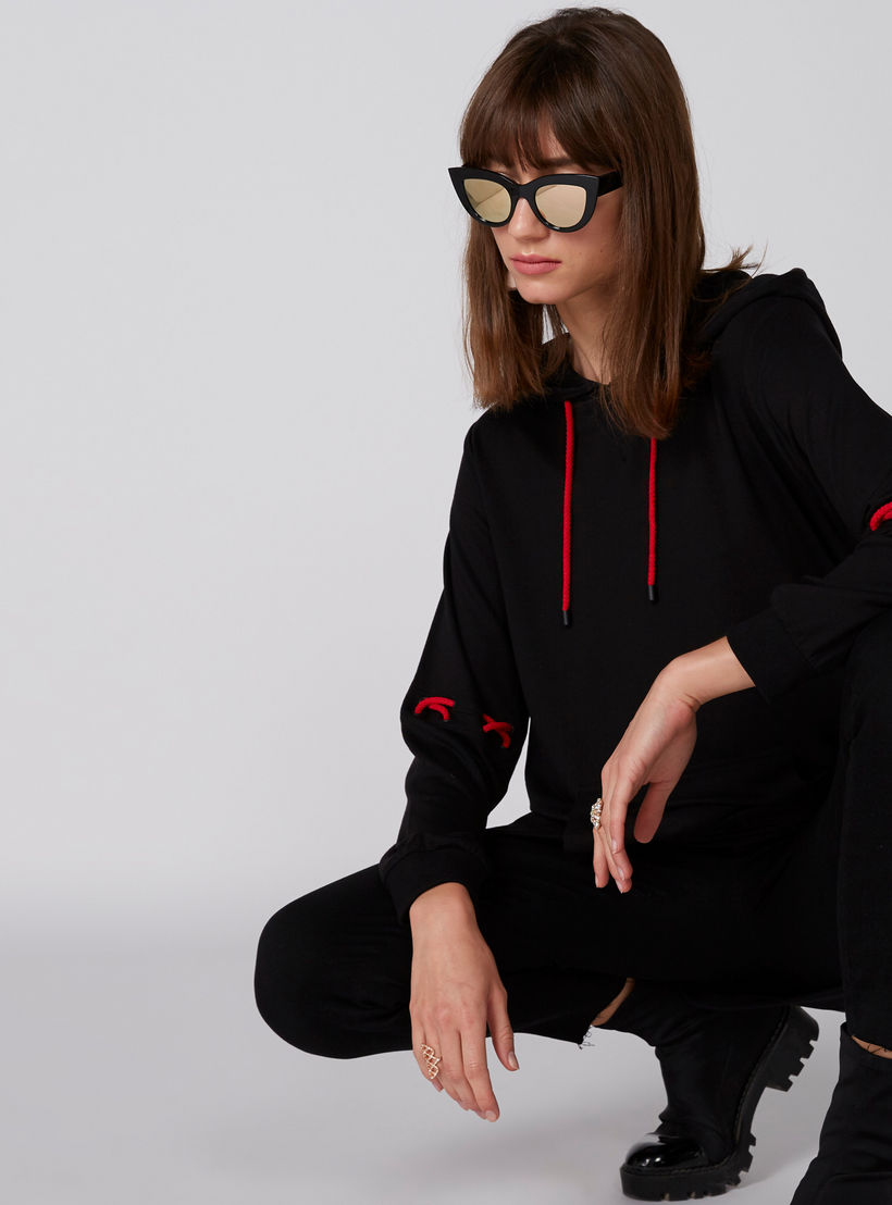 سويت شيرت بأكمام طويلة وقبعة وطبعات وجيوب-women-winterwear-hoodiesandsweatshirts-hoodies-image-2