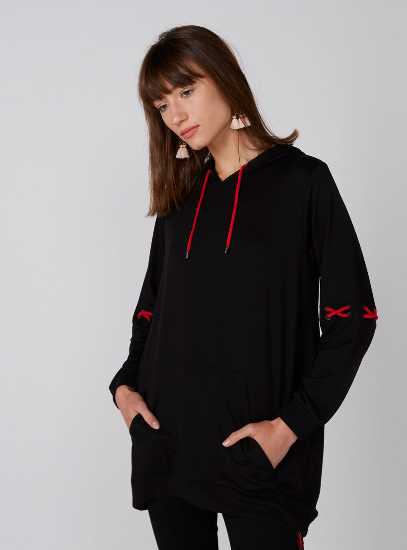 سويت شيرت بأكمام طويلة وقبعة وطبعات وجيوب-women-winterwear-hoodiesandsweatshirts-hoodies-image-4