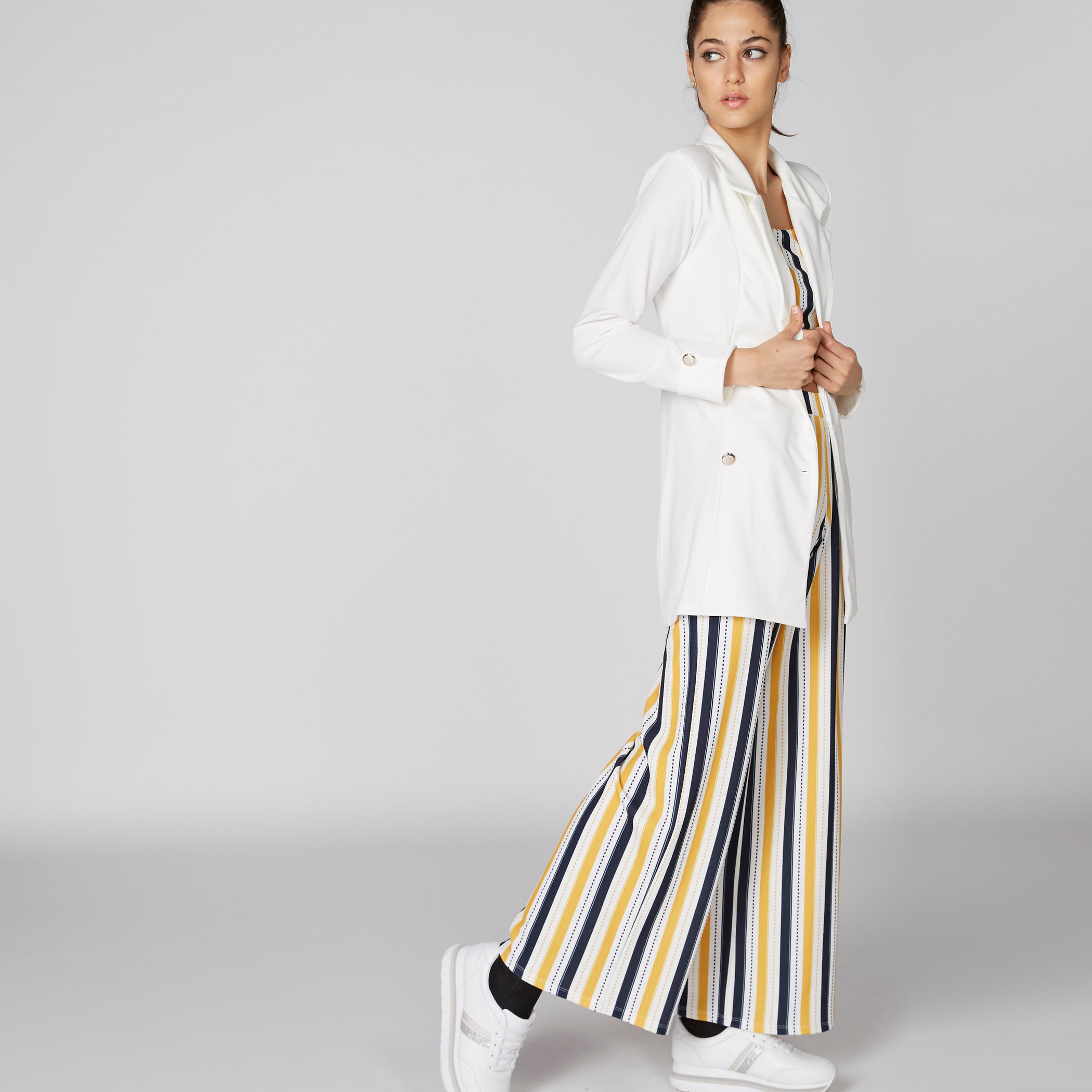بنطال بالازو طويل ومقلّم بخصر مطّاطي-women-clothing-bottoms-trousers-image-1