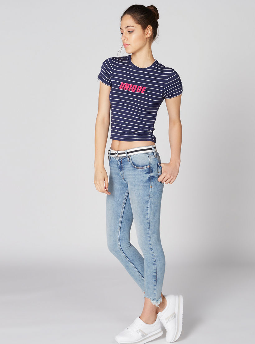 بلوزة قصيرة مقلّمة بياقة مستديرة وأكمام قصيرة-women-clothing-tshirts-image-3