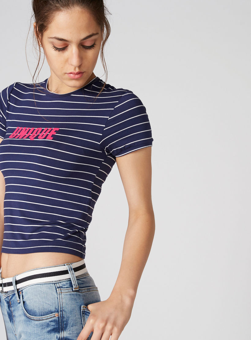 بلوزة قصيرة مقلّمة بياقة مستديرة وأكمام قصيرة-women-clothing-tshirts-image-4