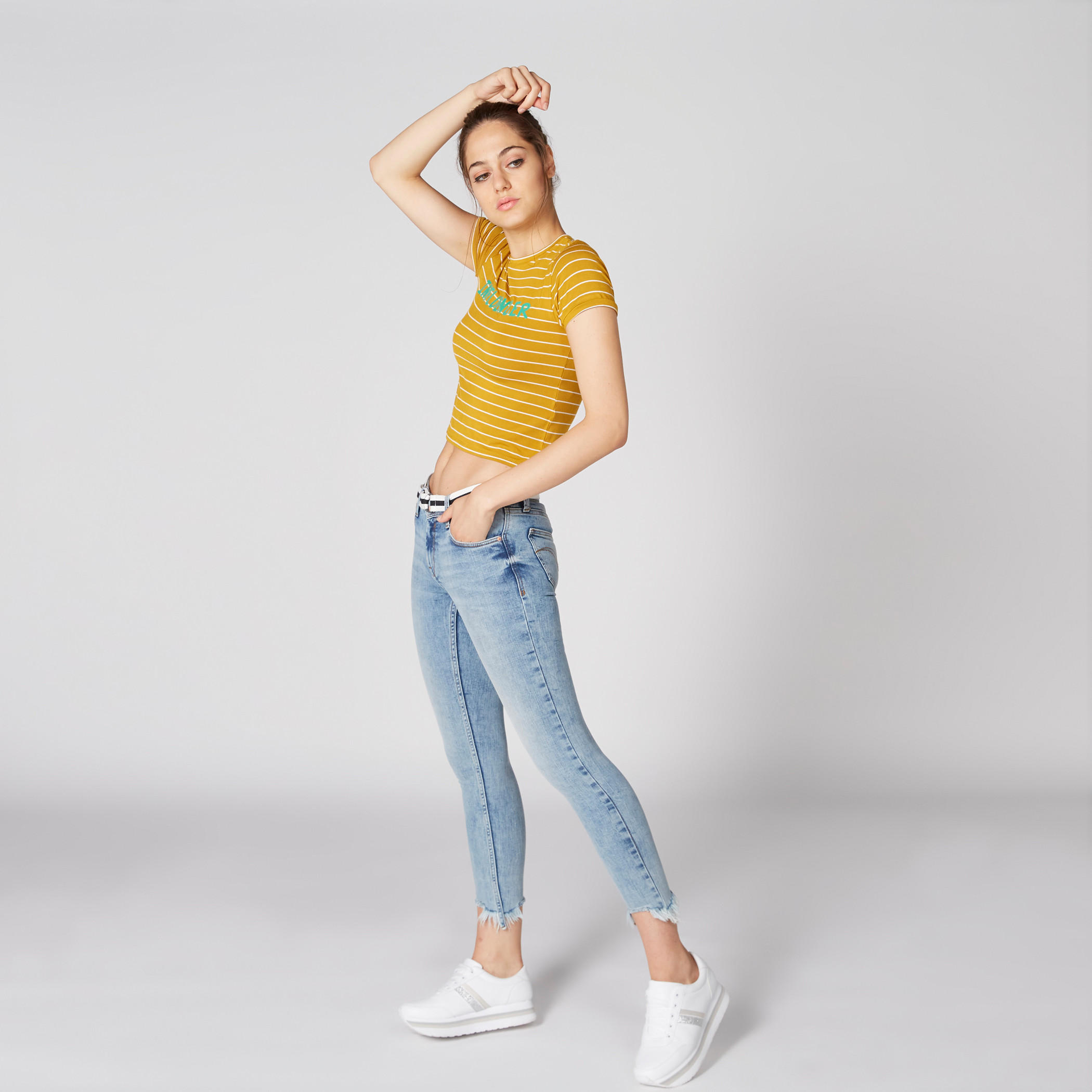 تيشيرت قصير مقلّم بياقة مستديرة وأكمام قصيرة-women-clothing-tshirts-image-3