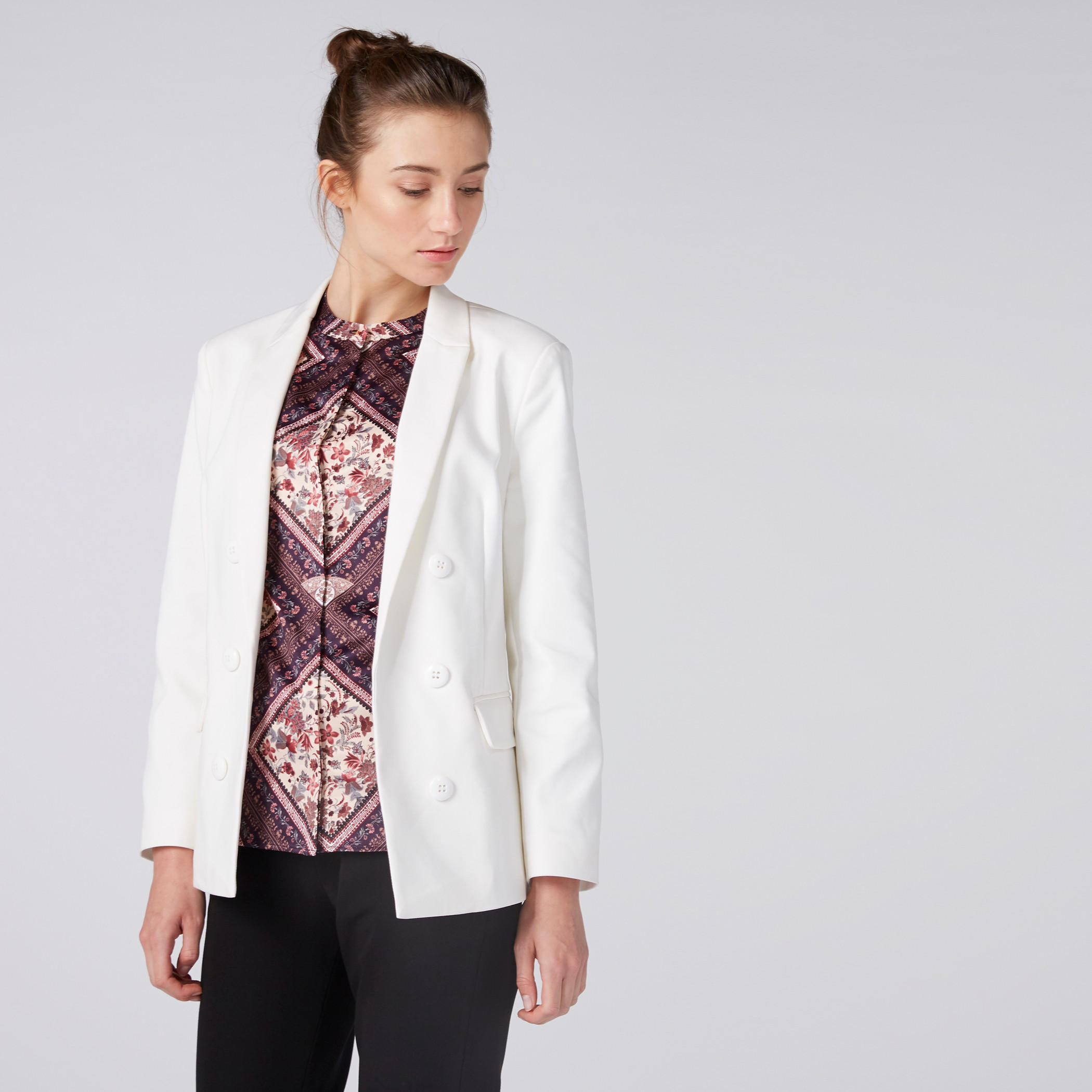 بليزر بأكمام طويلة وزر إغلاق وجيوب-women-clothing-coatsandjackets-blazers-image-1